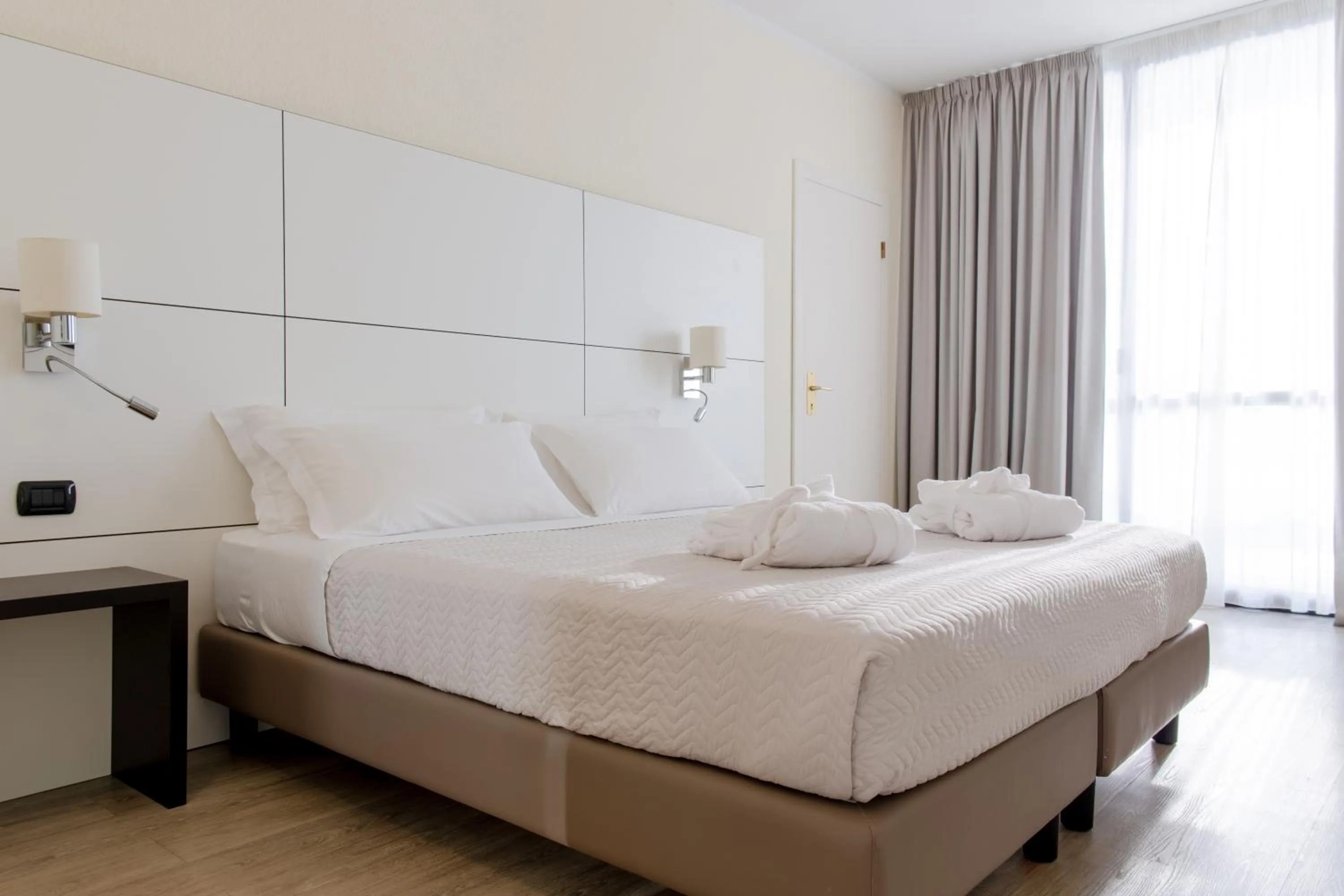 Bedroom, Bed in Grand Hotel Pianeta Maratea Resort