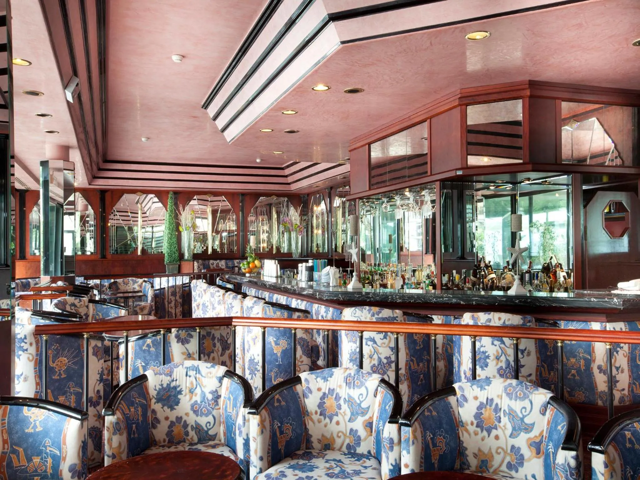 Lounge or bar in Grand Hotel Pianeta Maratea Resort