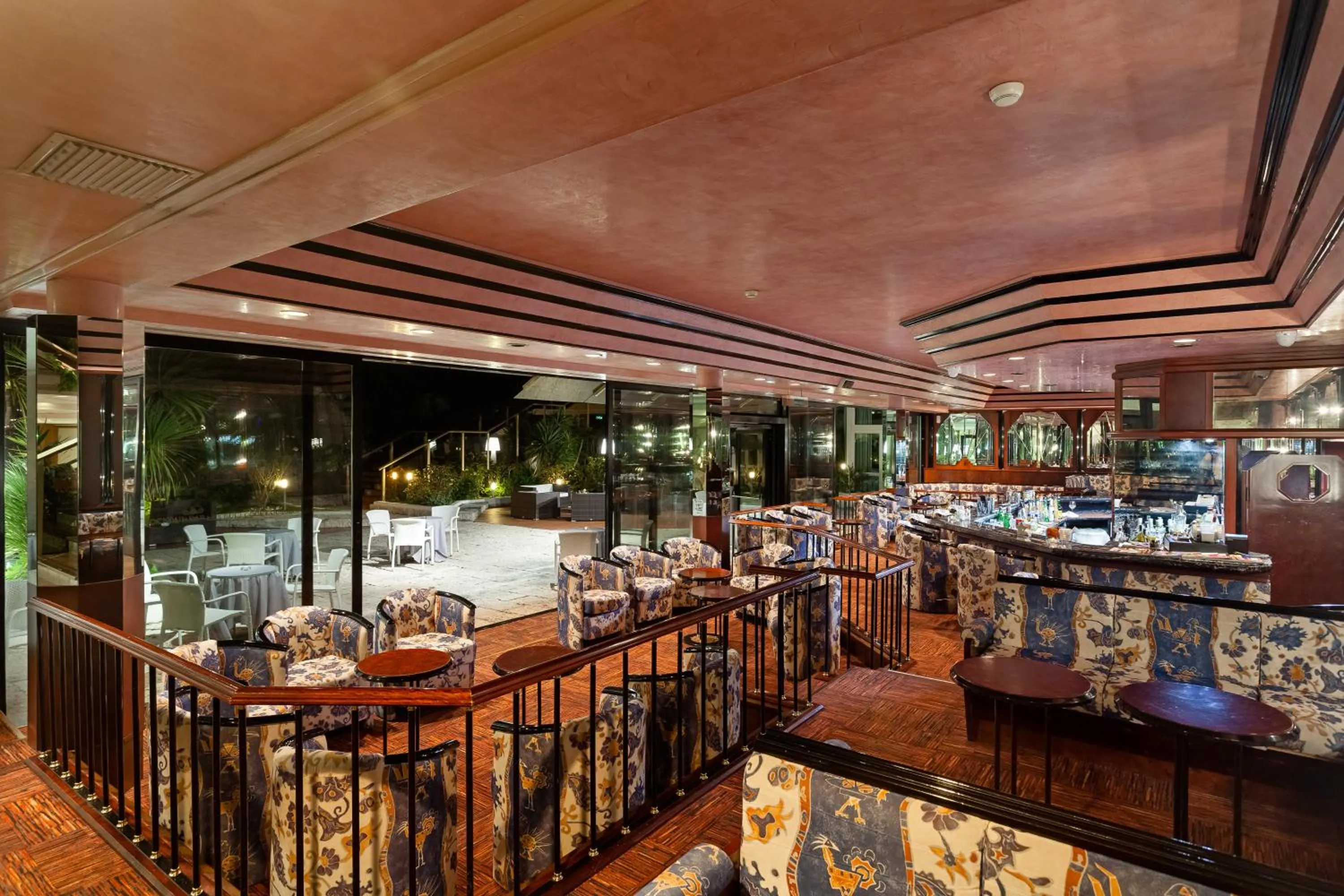 Lounge or bar in Grand Hotel Pianeta Maratea Resort