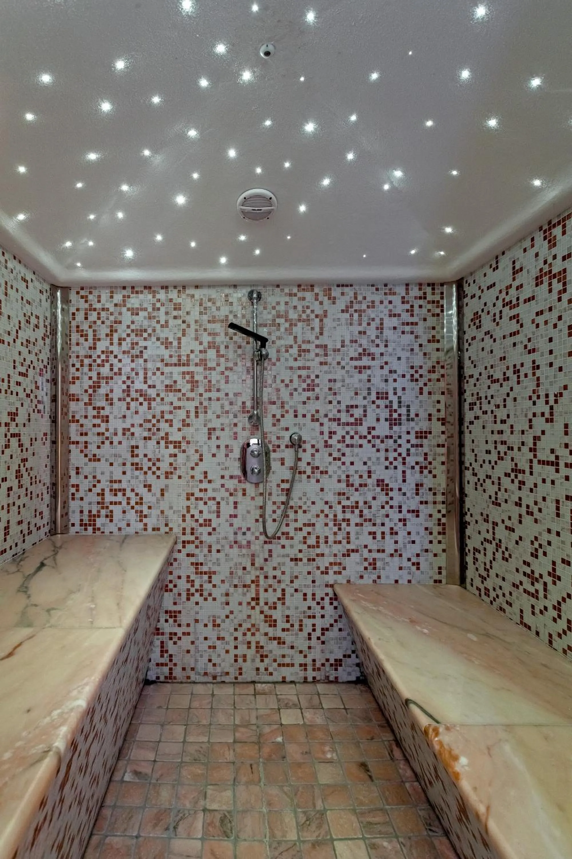 Steam room in Grand Hotel Pianeta Maratea Resort