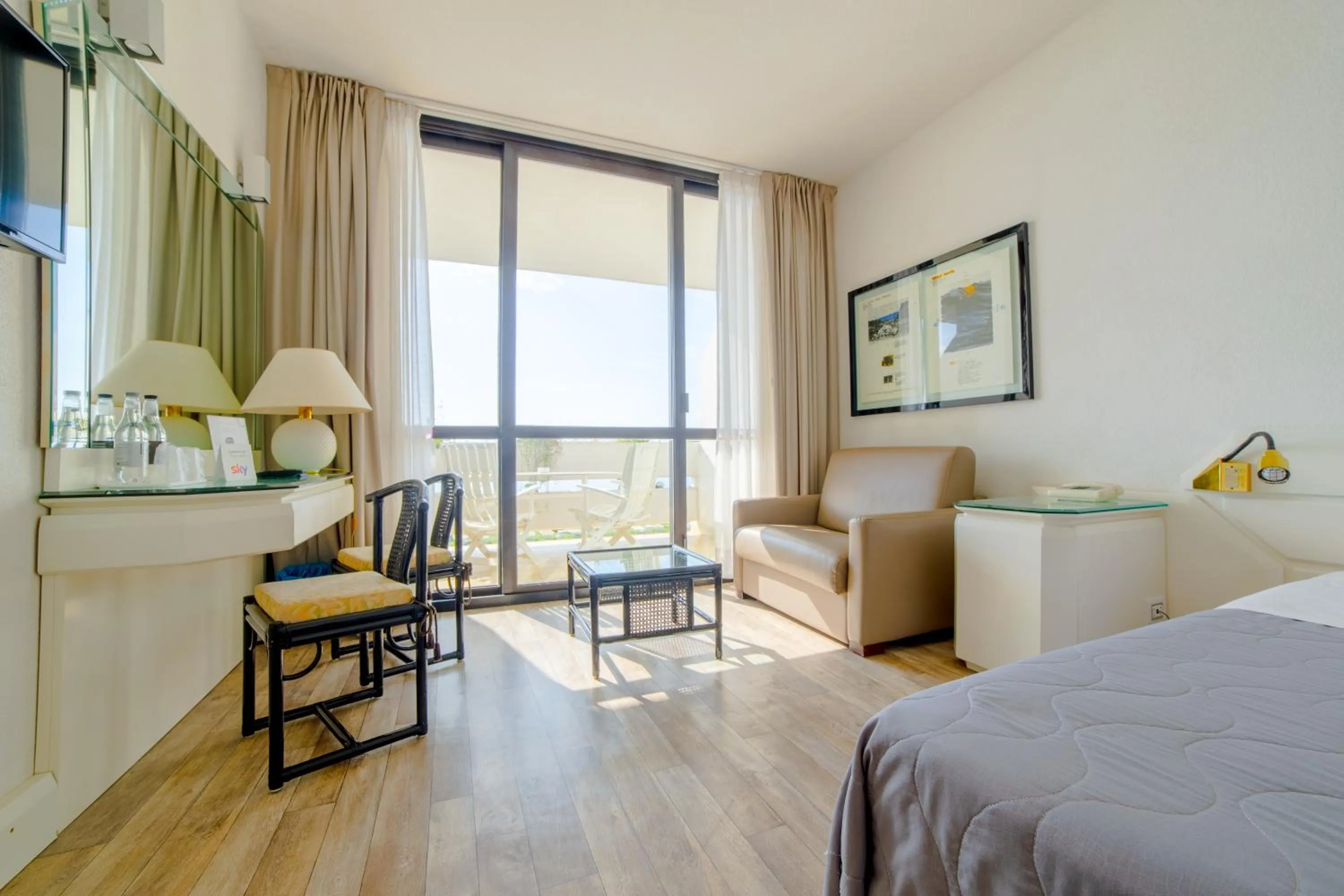 Bedroom, Bed in Grand Hotel Pianeta Maratea Resort