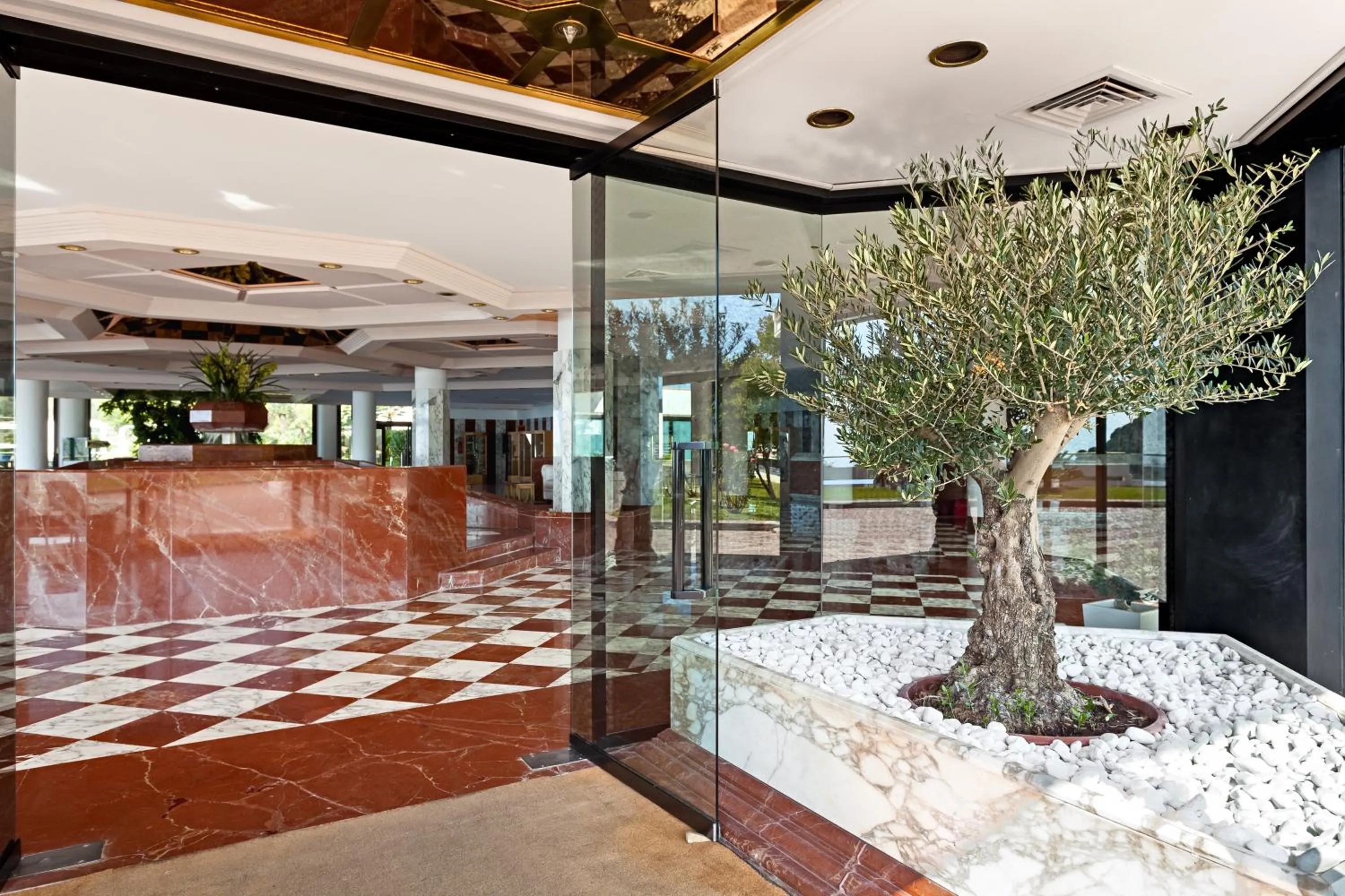 Facade/entrance in Grand Hotel Pianeta Maratea Resort