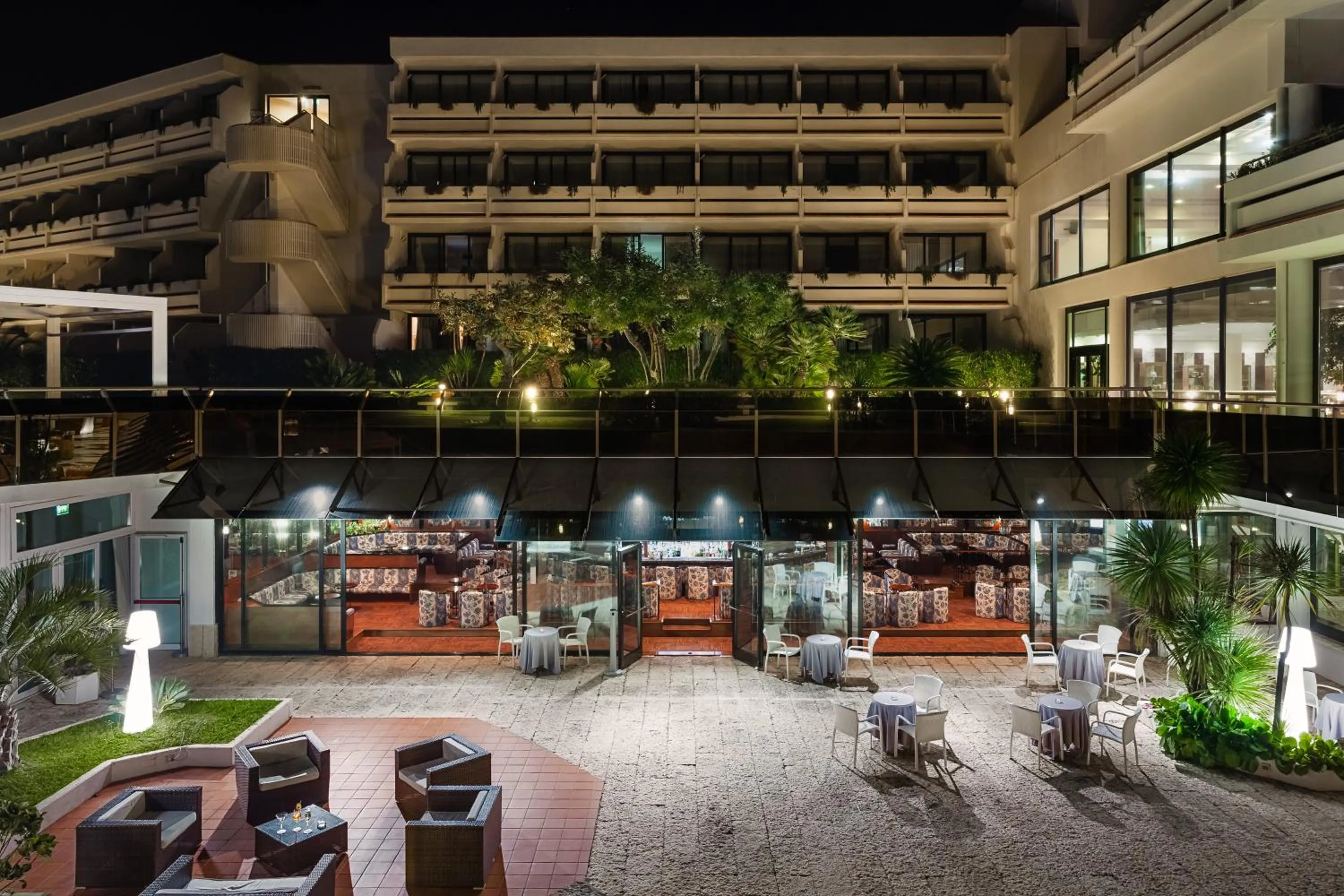 Facade/entrance in Grand Hotel Pianeta Maratea Resort