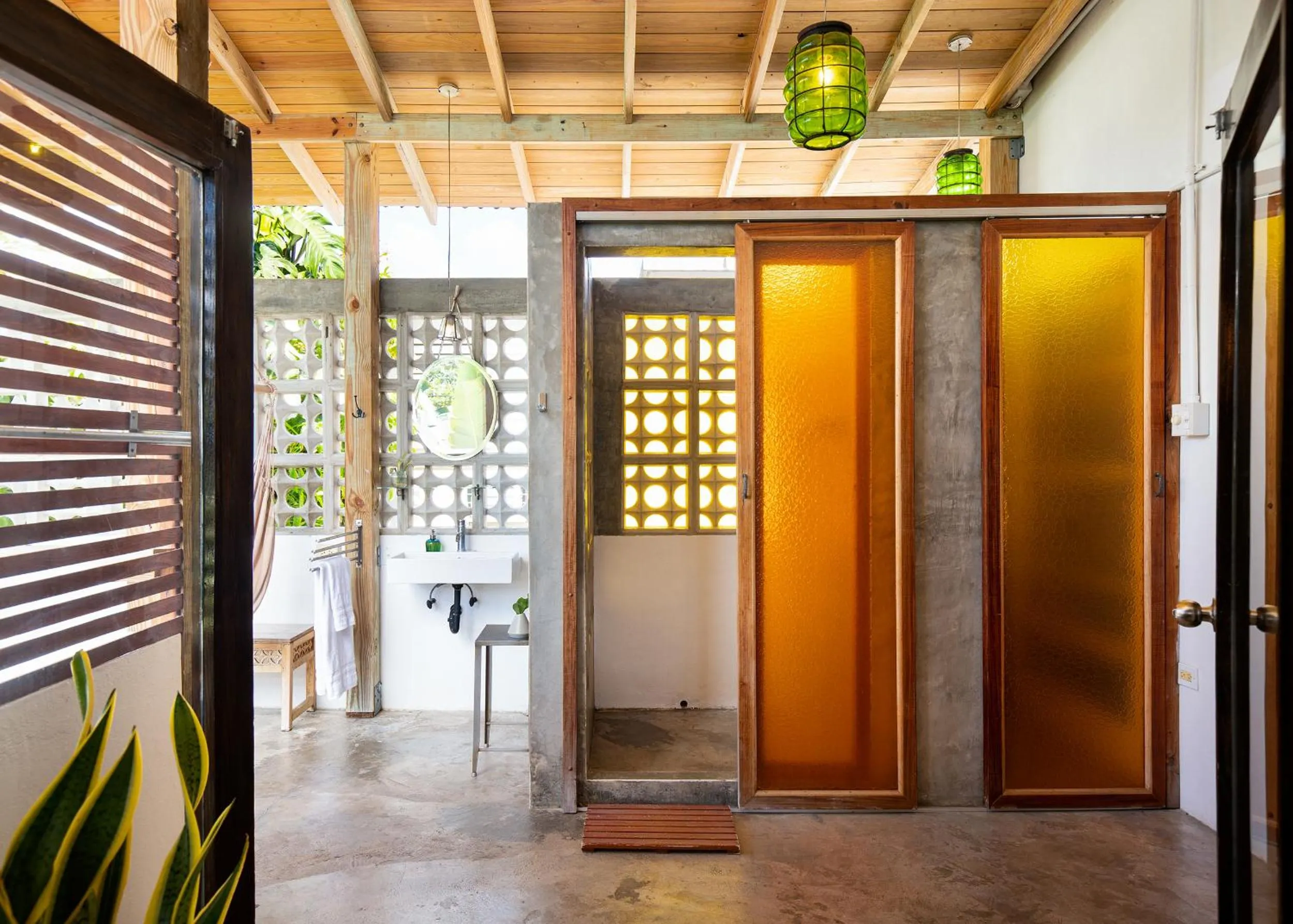 Shower in DREAMCATCHER by DW - ADULTS ONLY