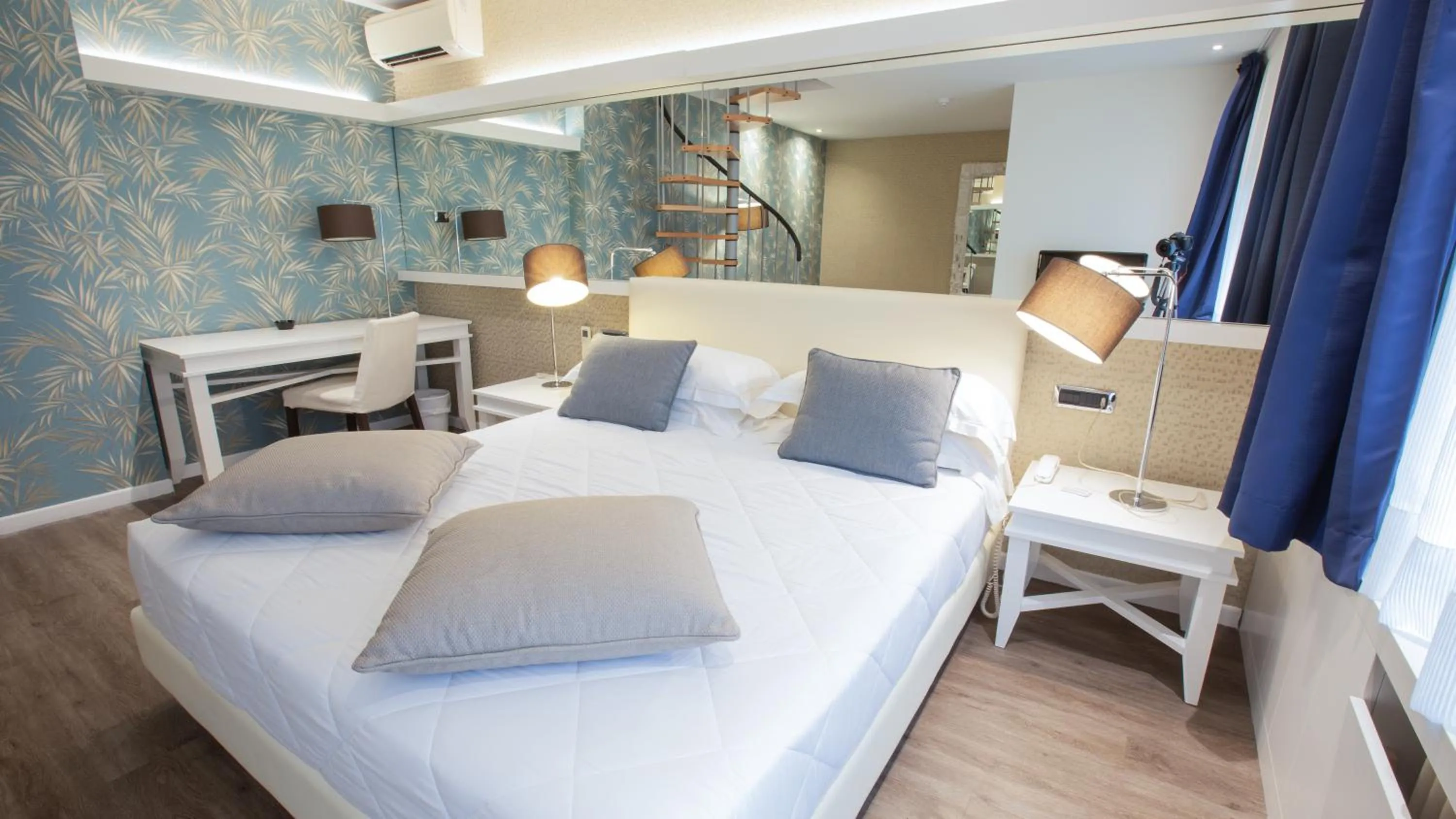 Bedroom, Bed in Hotel Corallo