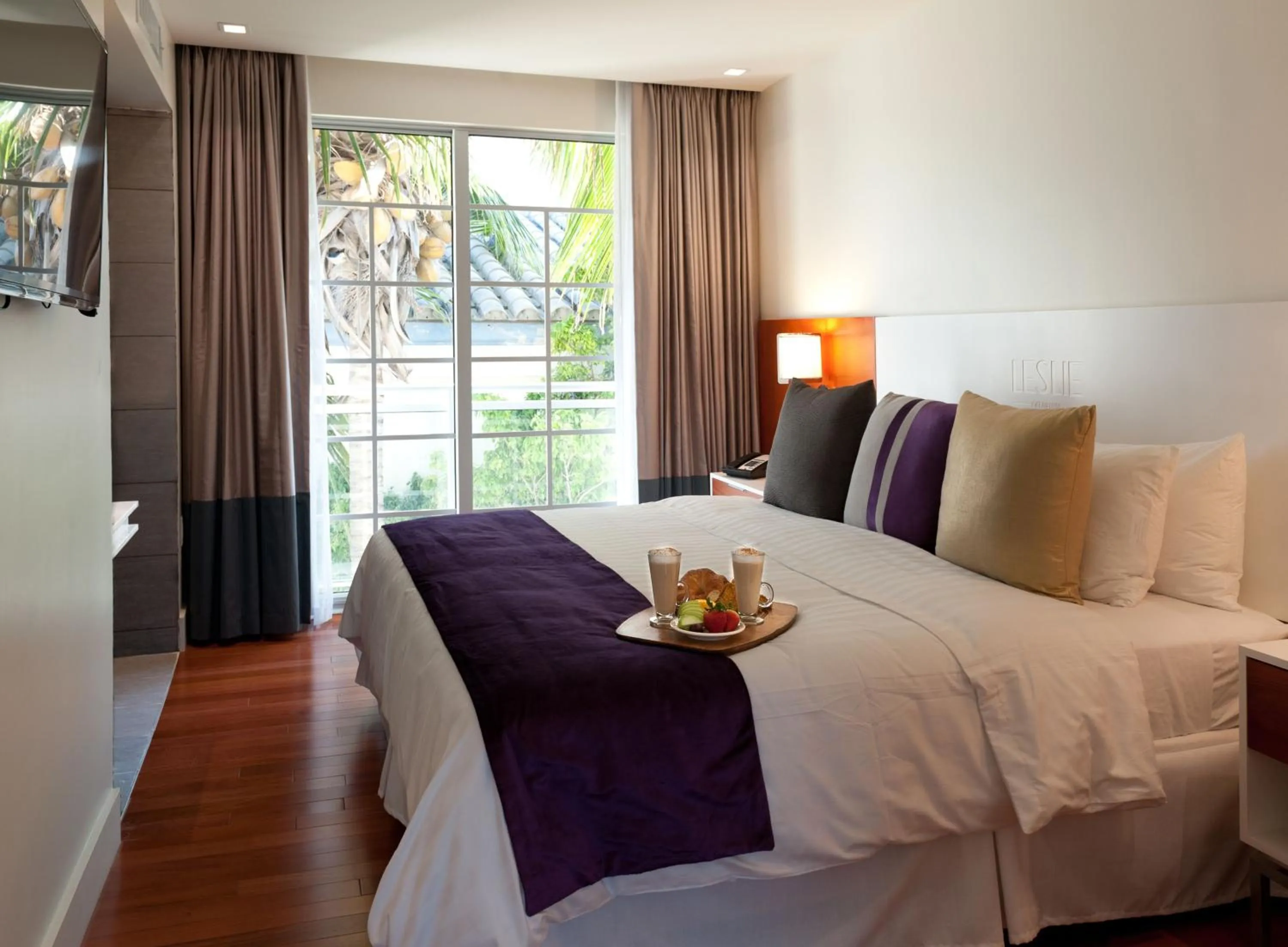 Photo of the whole room, Bed in Leslie Hotel Ocean Drive