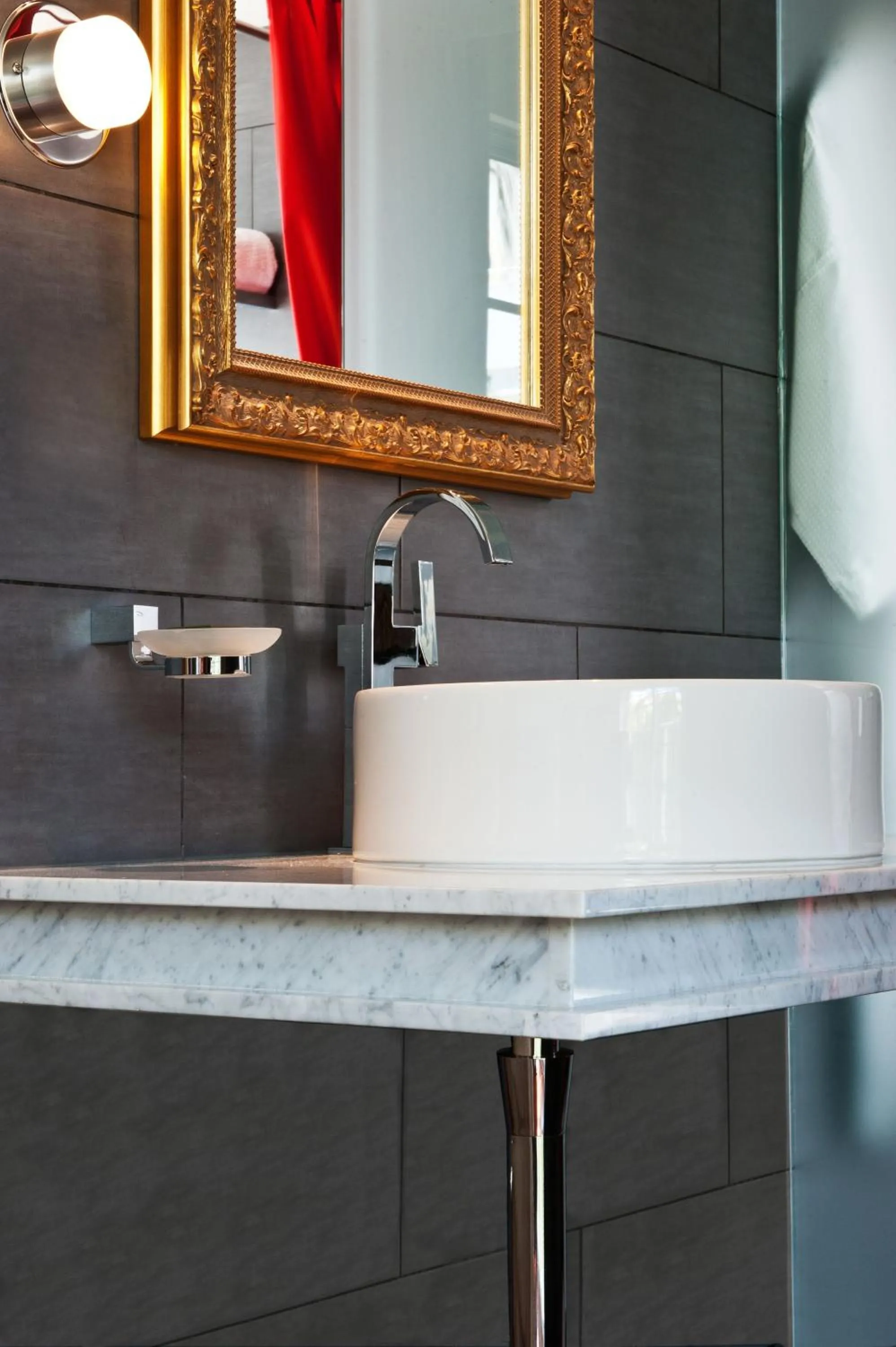 Bathroom in Leslie Hotel Ocean Drive