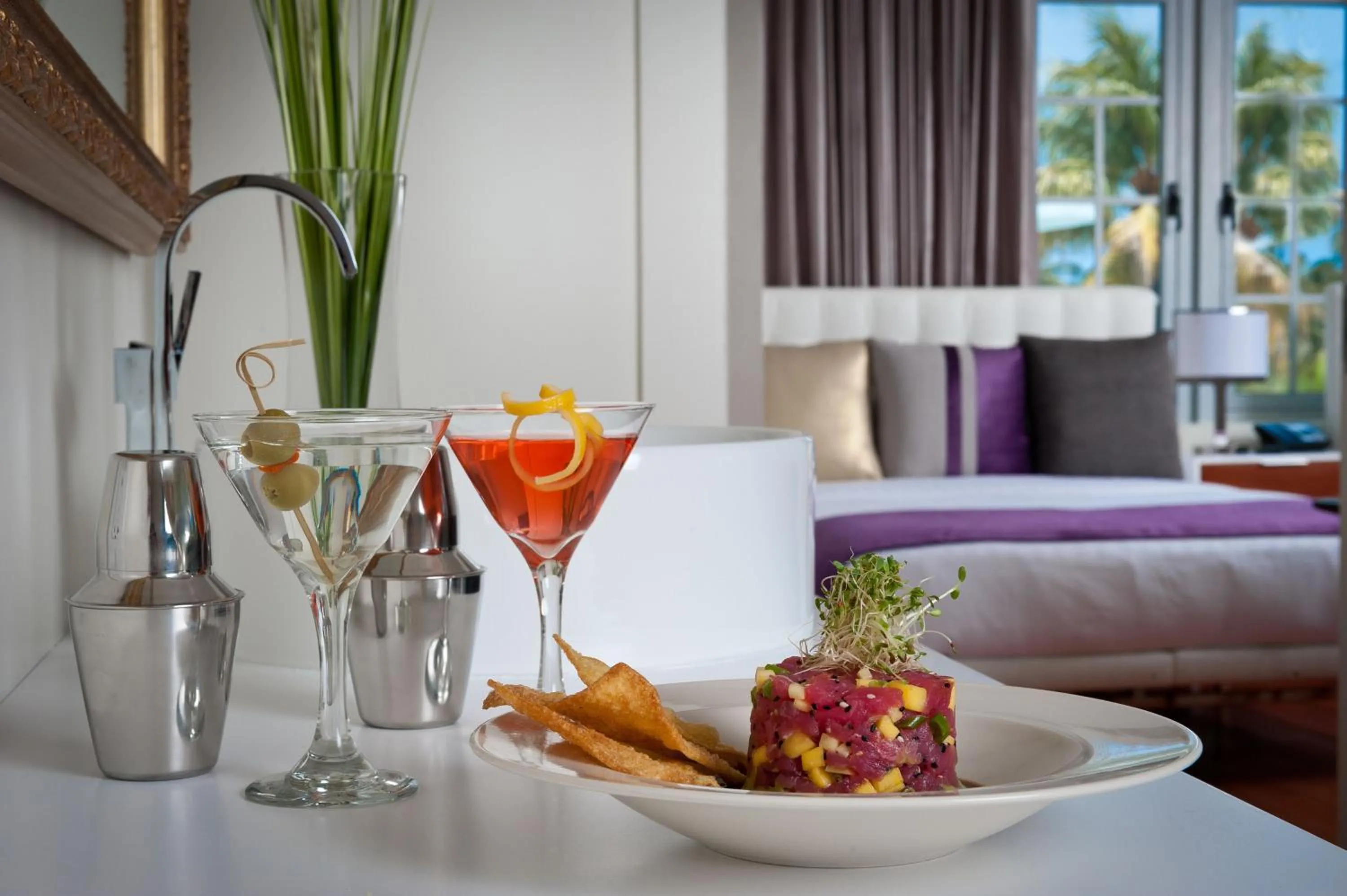 Food and drinks in Leslie Hotel Ocean Drive