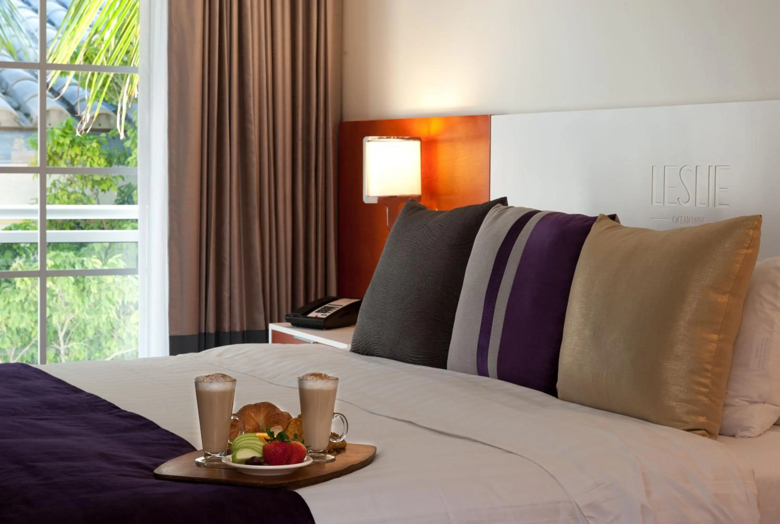 Bed in Leslie Hotel Ocean Drive