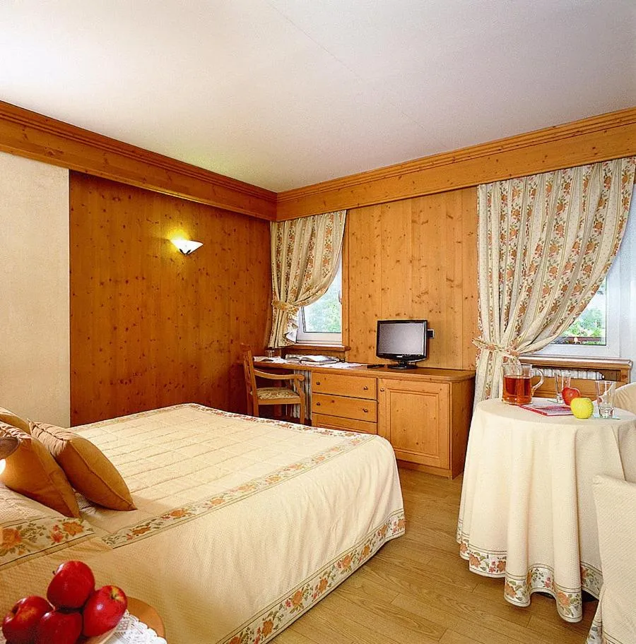 Decorative detail, Bed in Hotel Baita Dei Pini