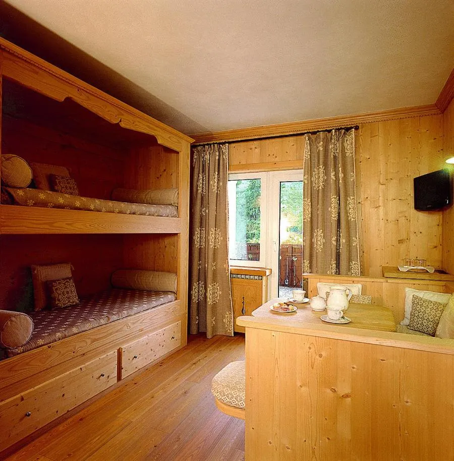 Decorative detail, Bed in Hotel Baita Dei Pini