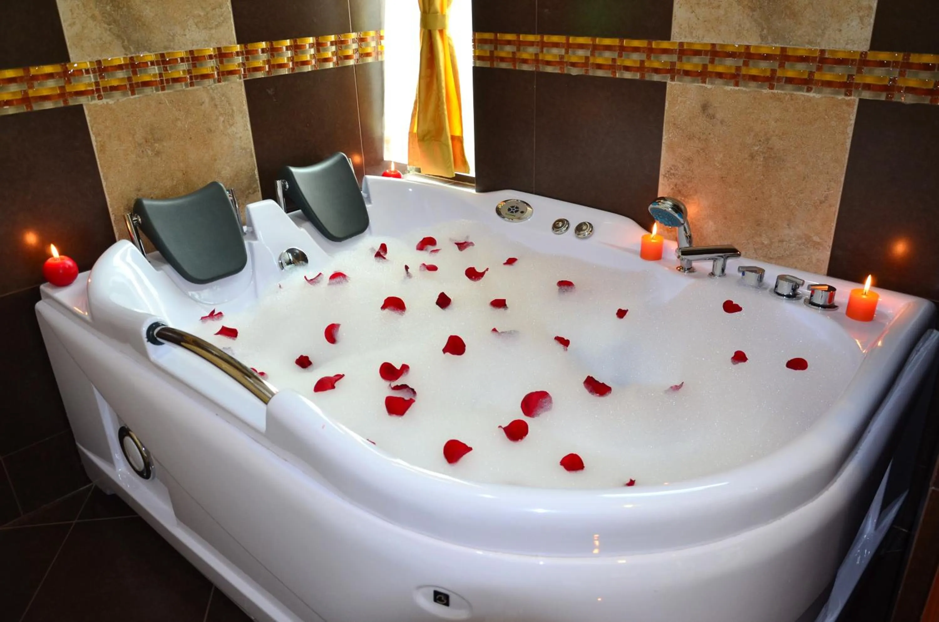 Hot Tub in Kuna Hotel