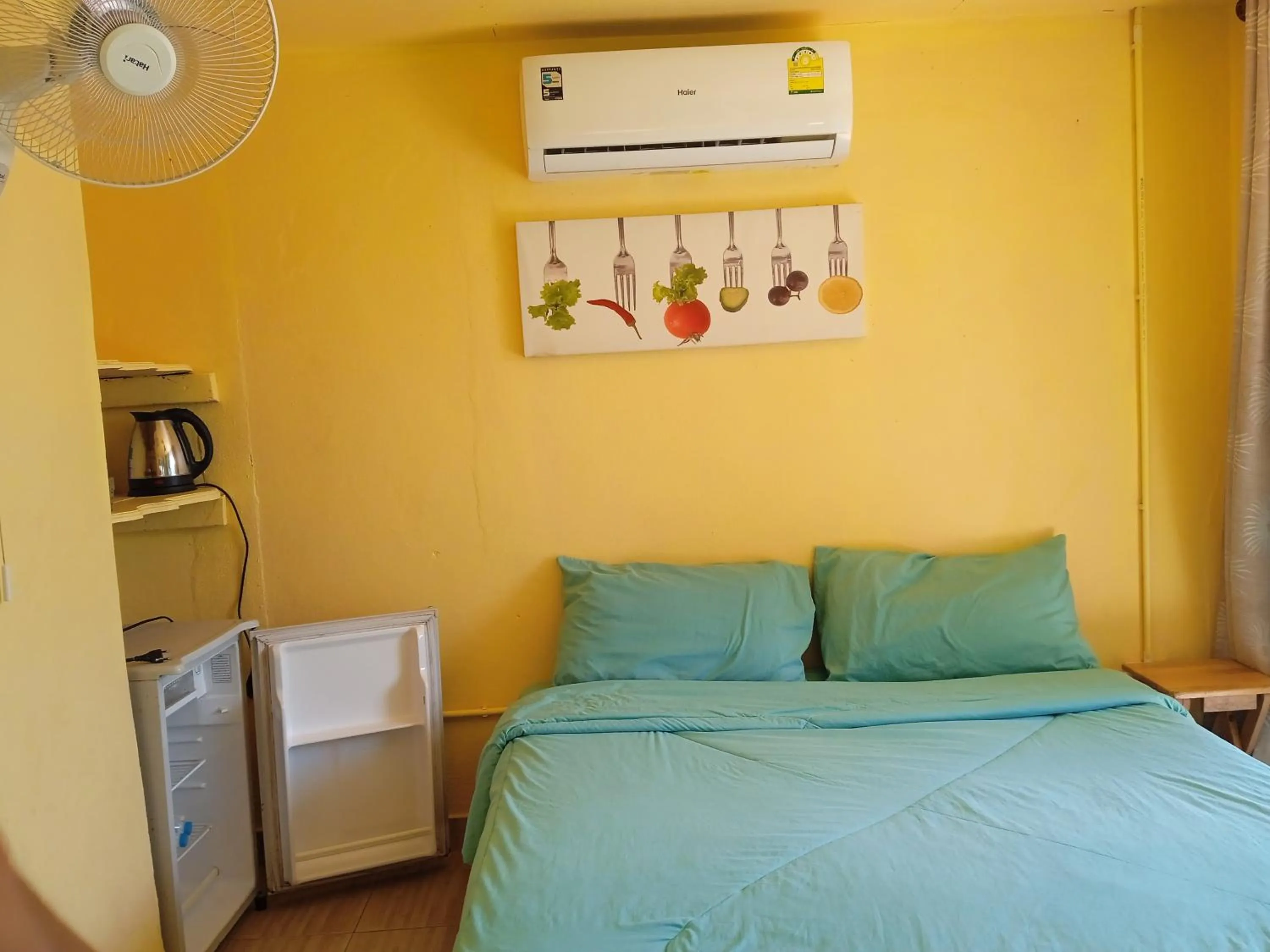 Bed in Miss You Beach Resort Koh Mak