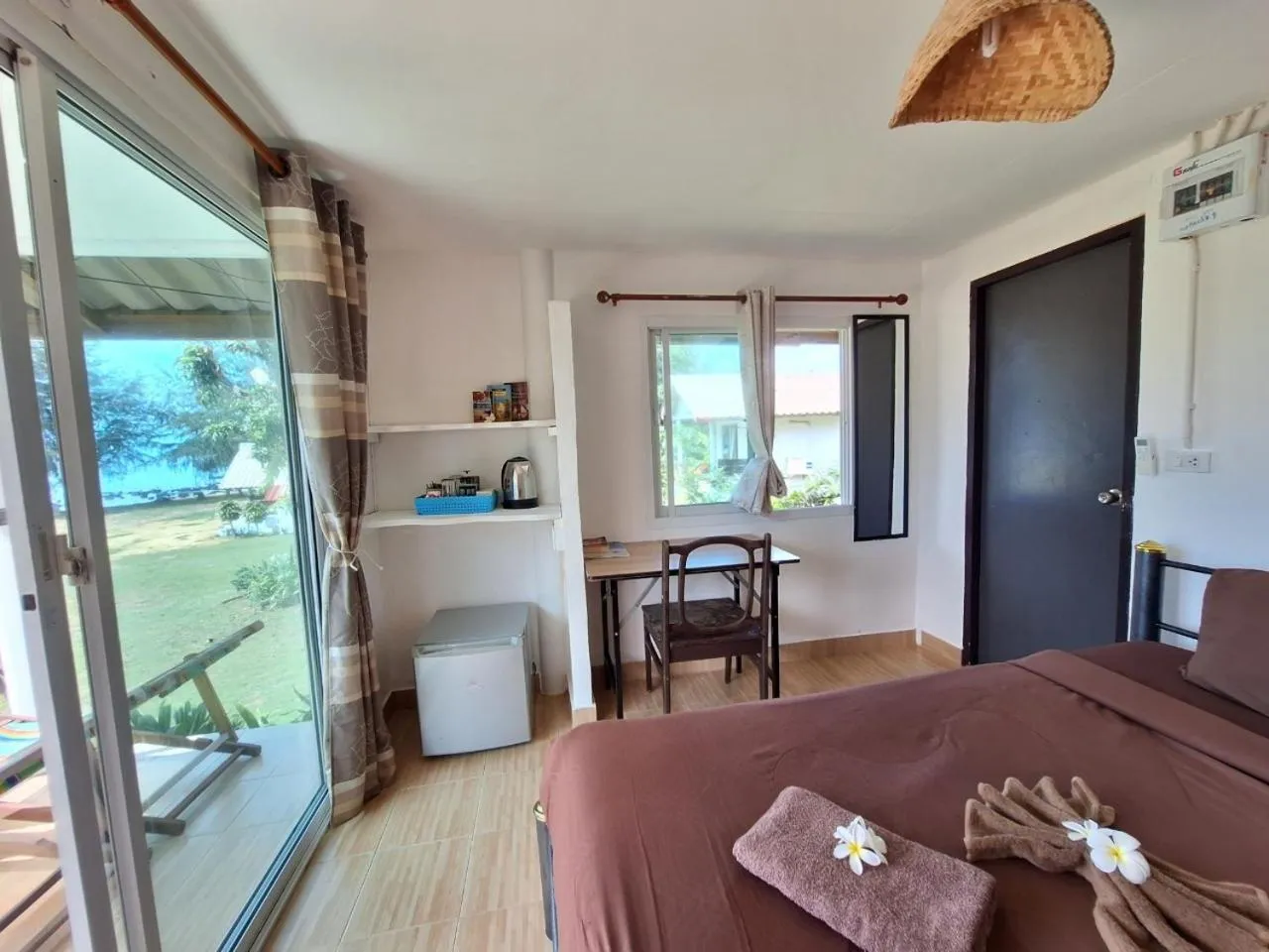 Bed in Miss You Beach Resort Koh Mak