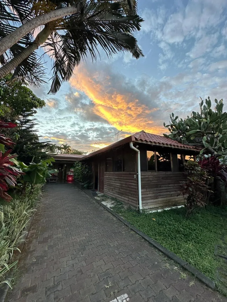 Sunset in Brillasol Airport Hotel