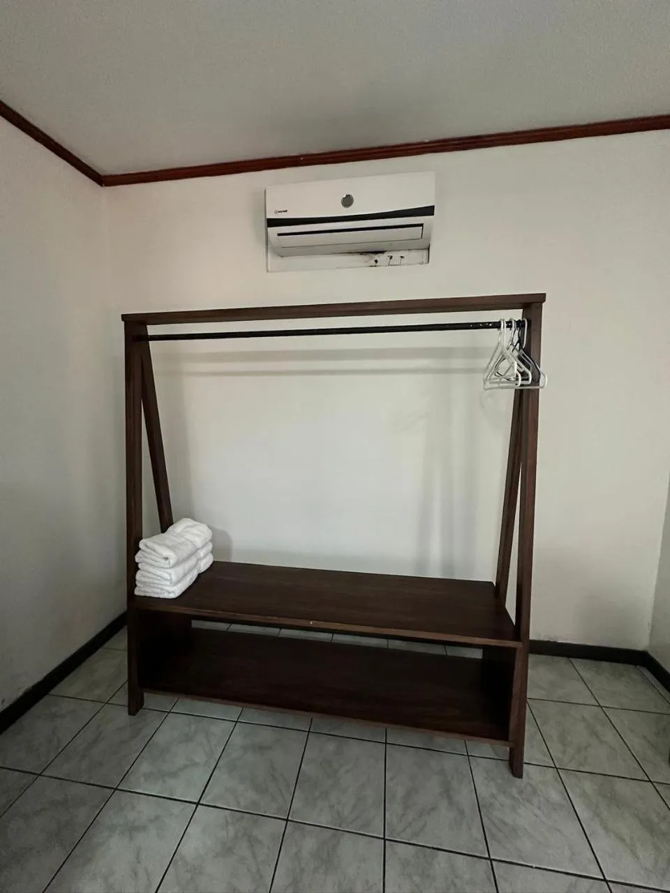 wardrobe, Bed in Brillasol Airport Hotel