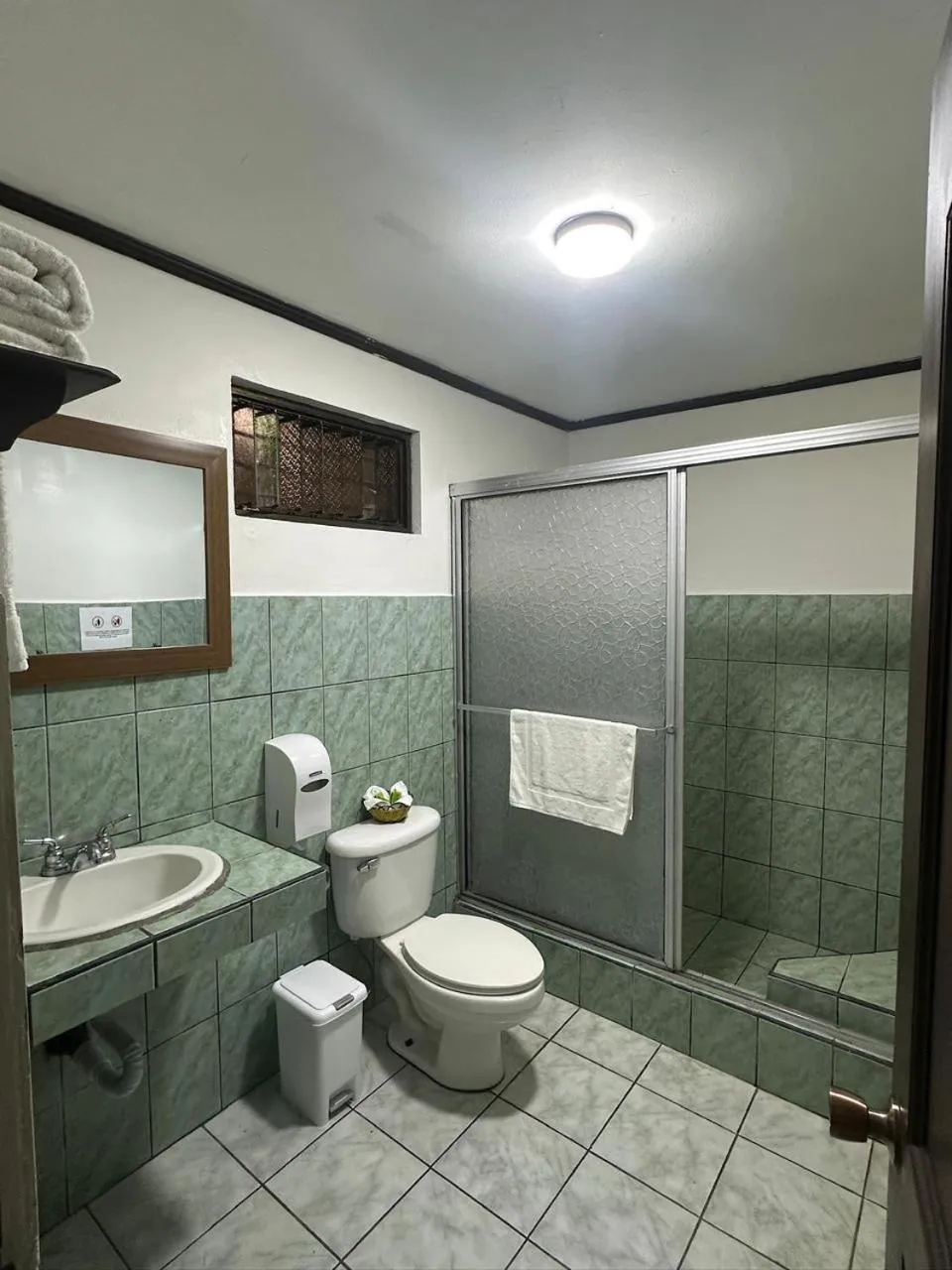 Shower in Brillasol Airport Hotel