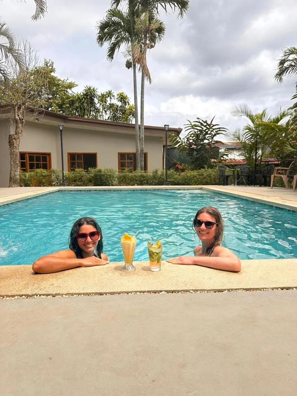 Swimming pool in Brillasol Airport Hotel