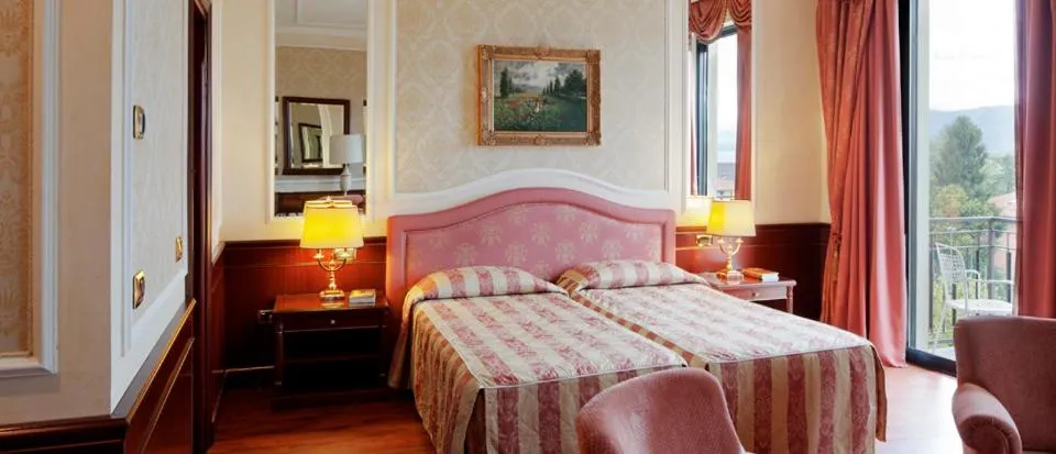 Bed in Hotel Simplon