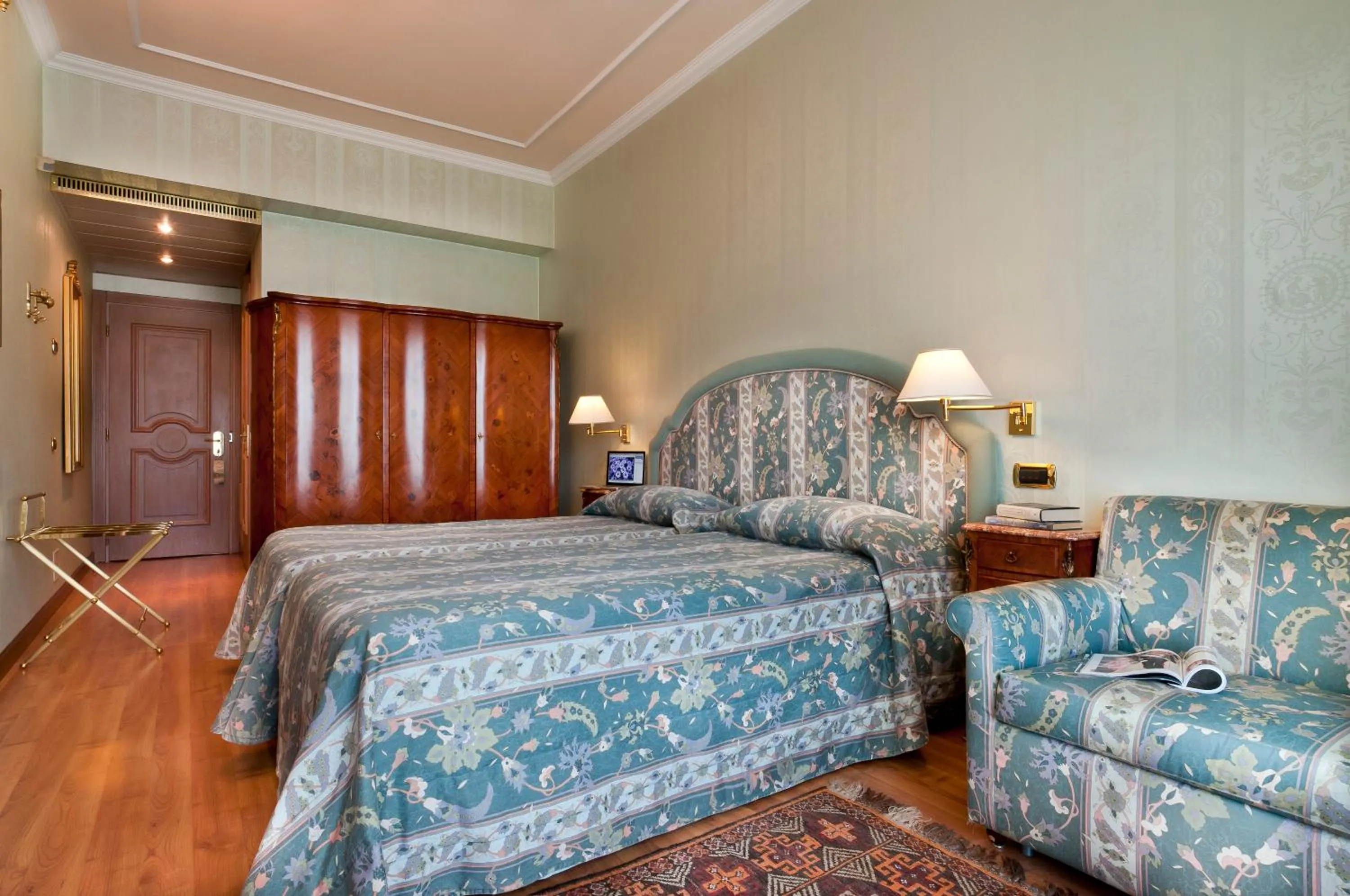 Bed in Hotel Simplon