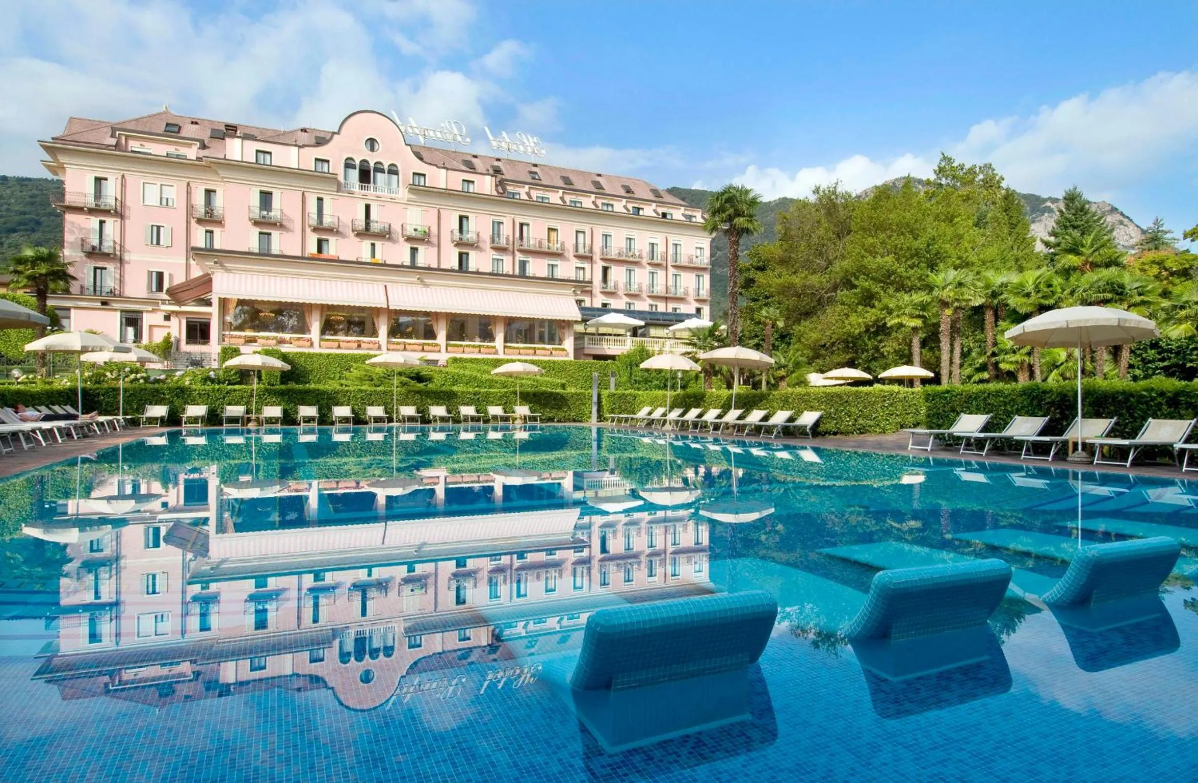 Swimming pool in Hotel Simplon