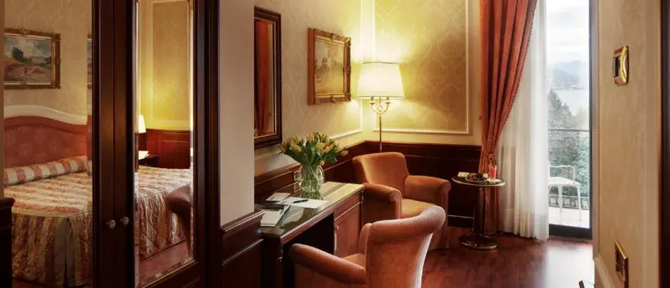 Classic Double or Twin Room with lake or side pool view in Hotel Simplon Classic Double or Twin Room with lake or side pool view in Hotel Simplon