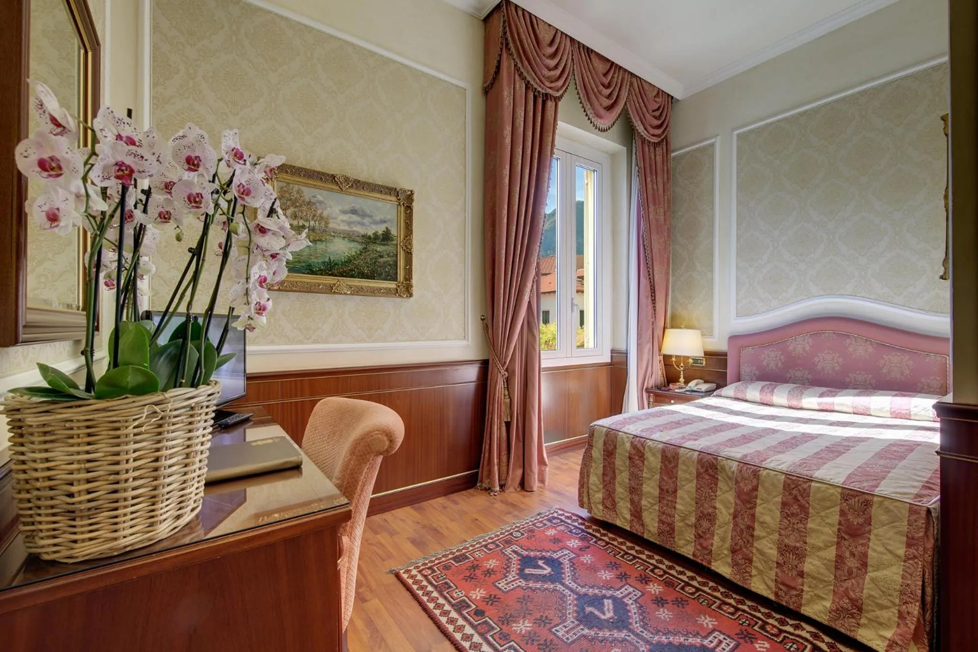 Bed in Hotel Simplon