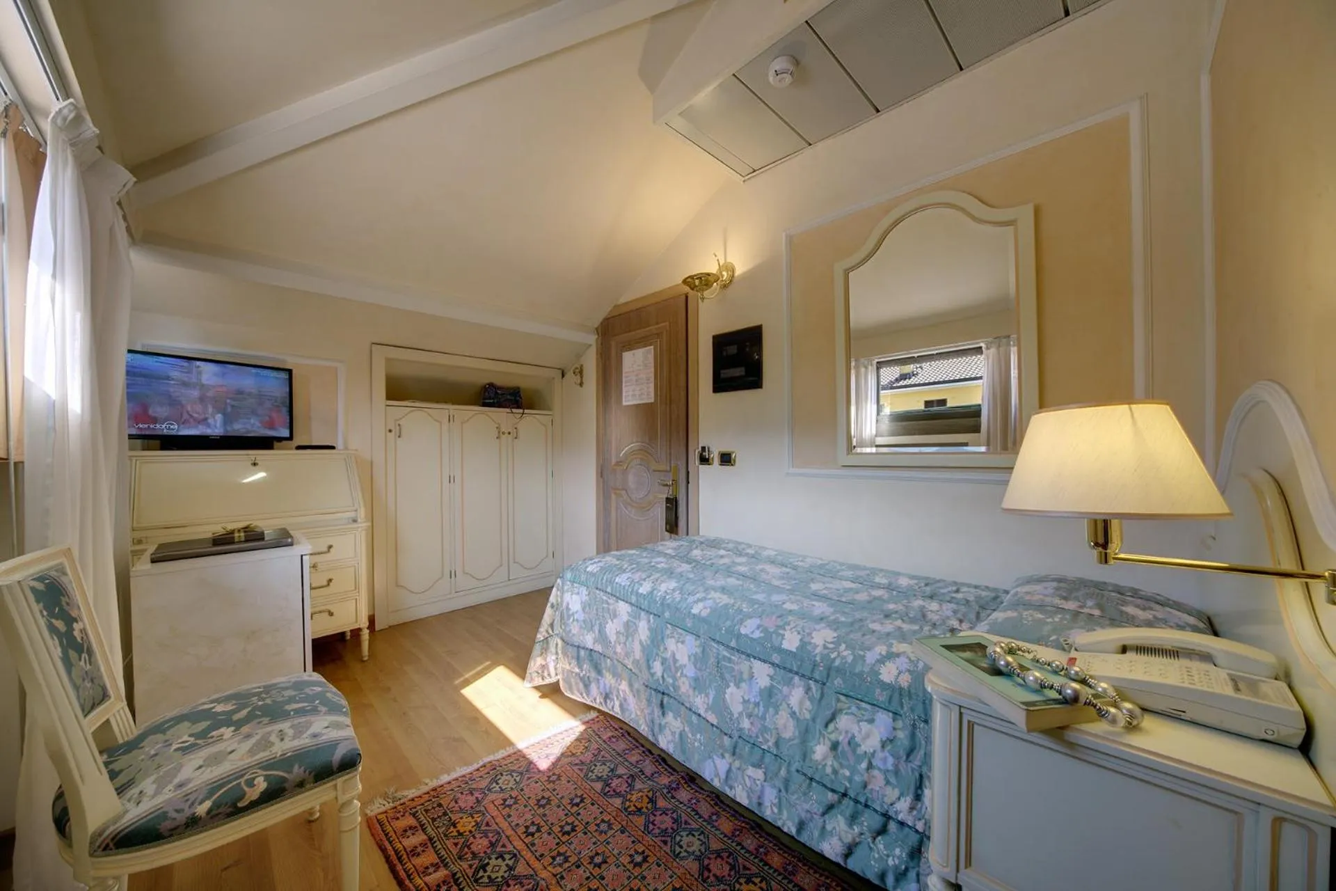 Bed in Hotel Simplon