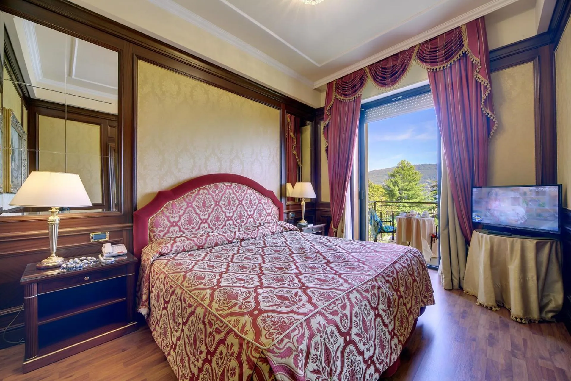 Bed in Hotel Simplon