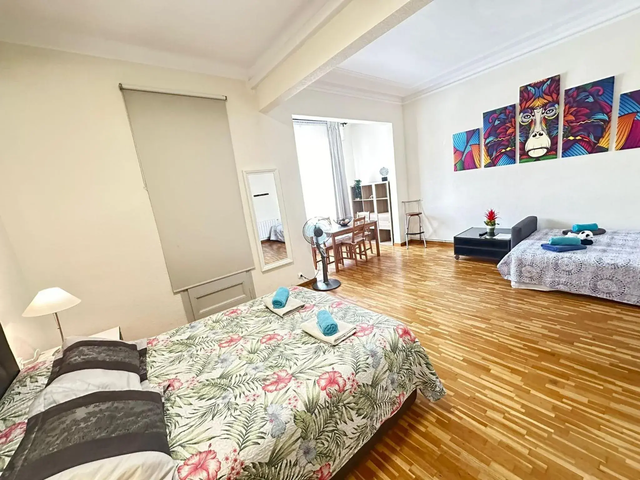 Classic Quadruple Room in Rooms Aribau Classic Quadruple Room in Rooms Aribau