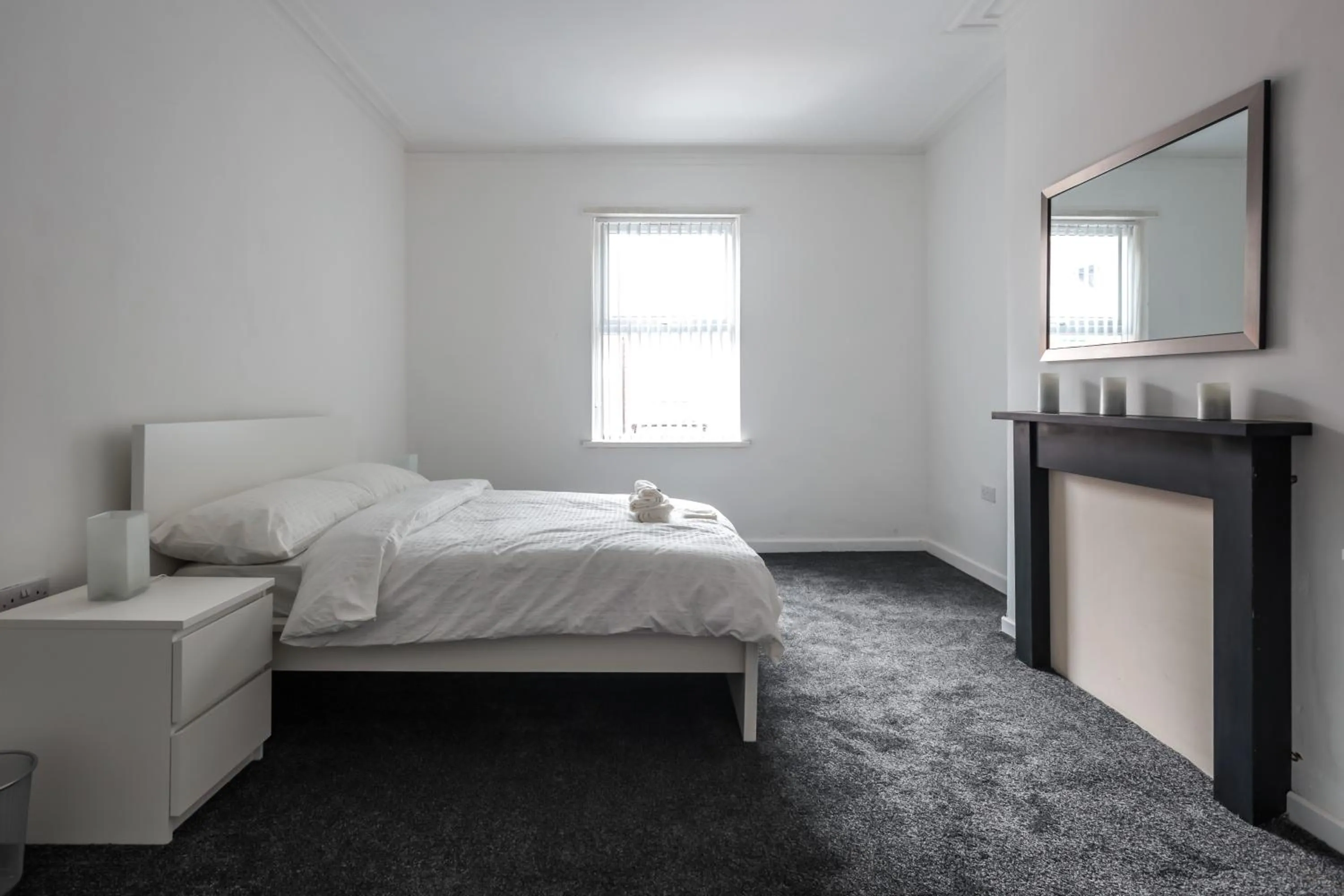 Bedroom in Spacious 4 Bed House in Birmingham, Suitable for Contractors