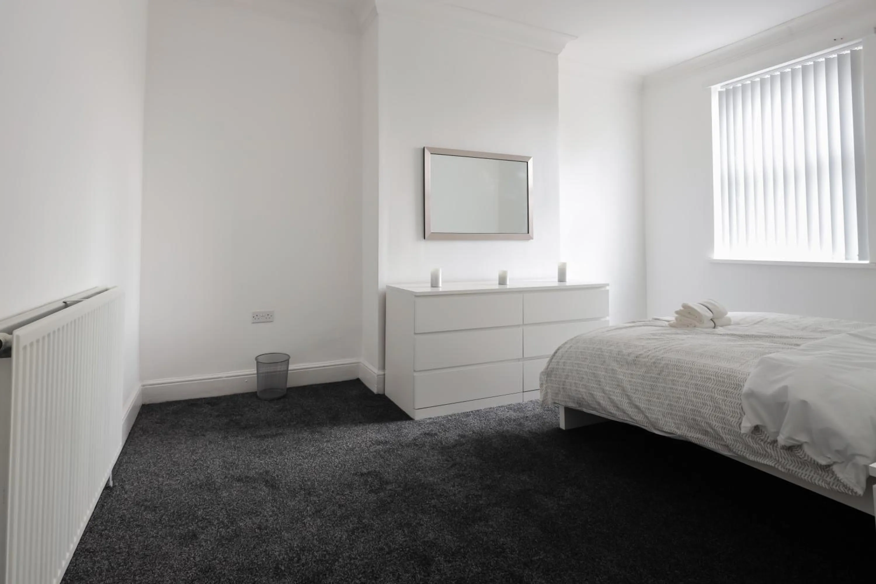 Bedroom in Spacious 4 Bed House in Birmingham, Suitable for Contractors