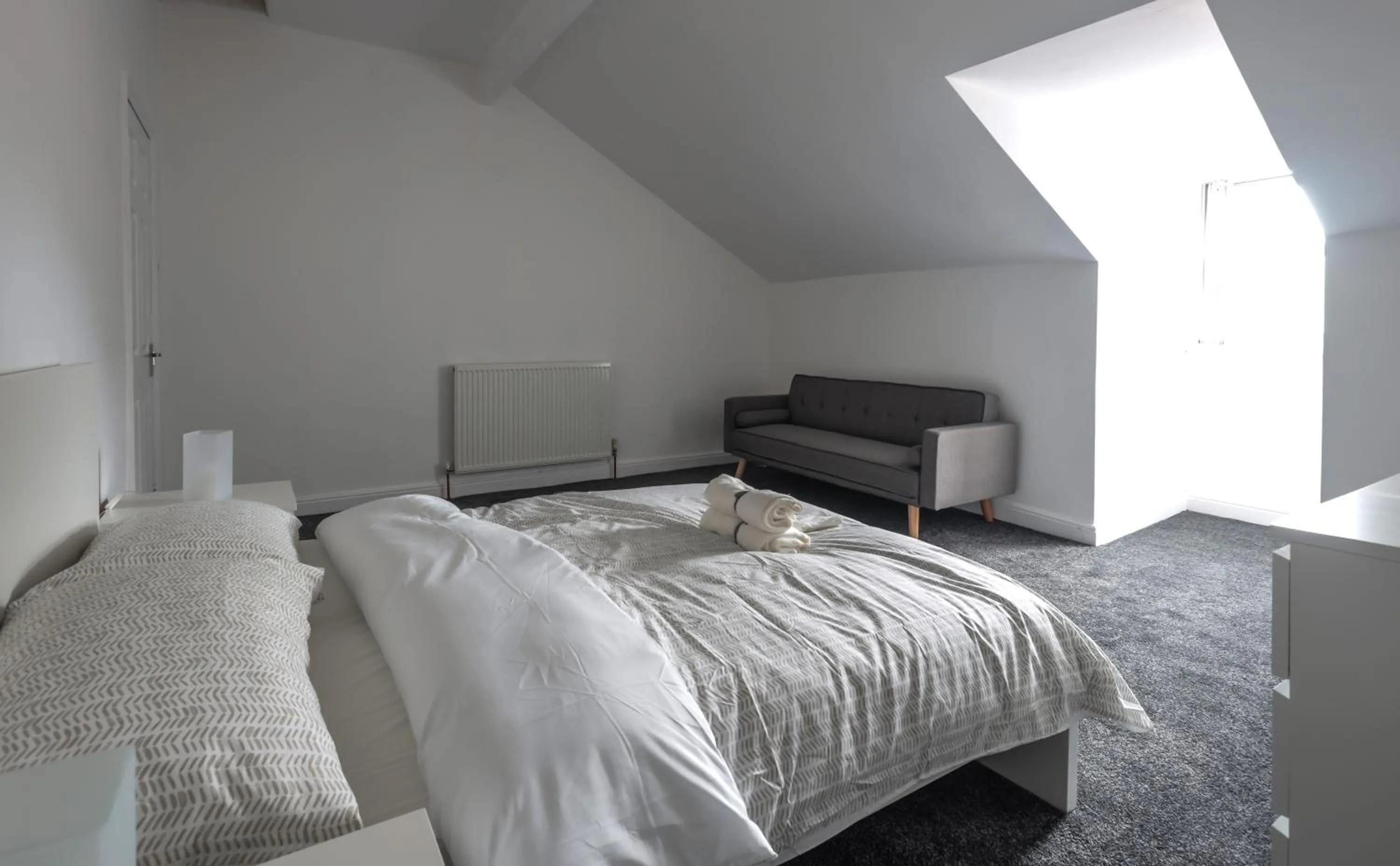 Bedroom in Spacious 4 Bed House in Birmingham, Suitable for Contractors