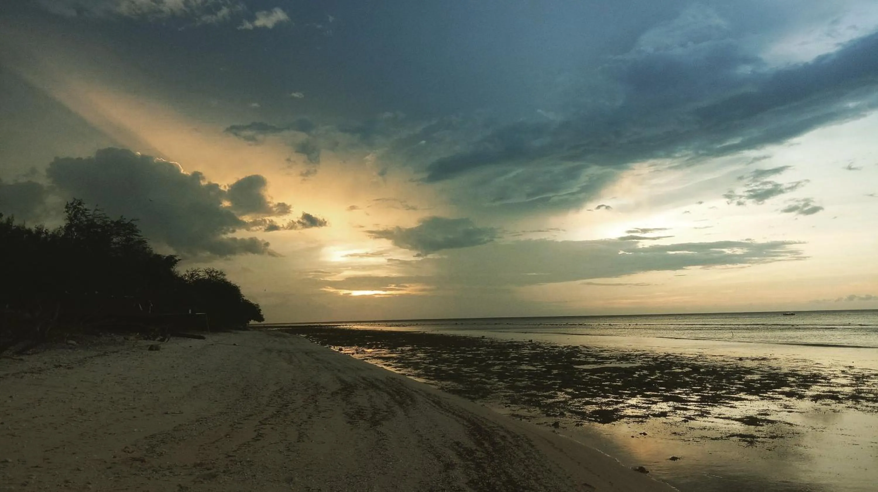 Beach in Lutwala Bungalows and Private Villa