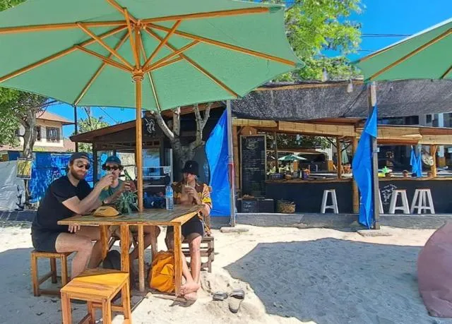 Restaurant/places to eat in Lutwala Bungalows and Private Villa