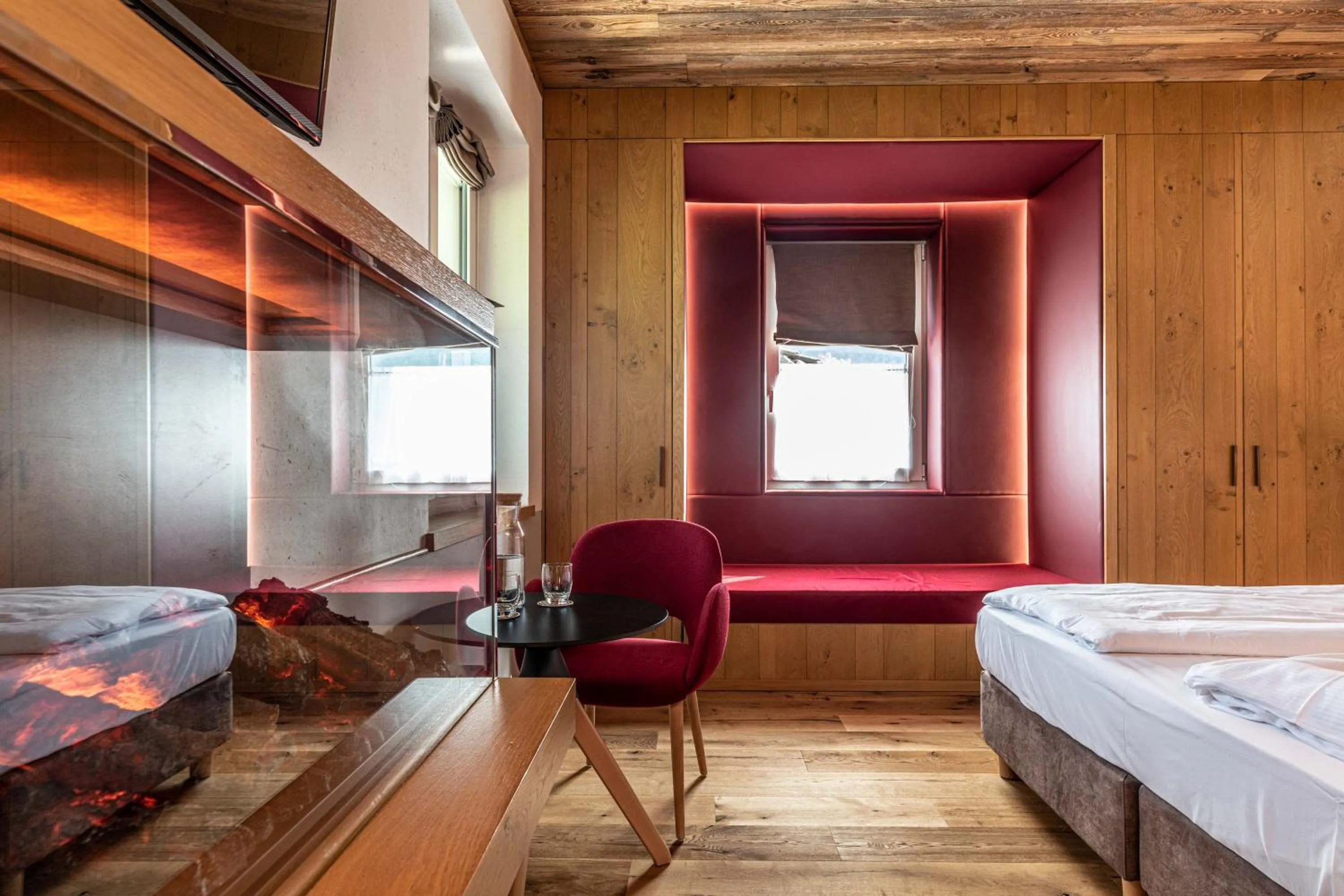 flat iron, Bed in Good Life Hotel Garden - Private Spa and Pool