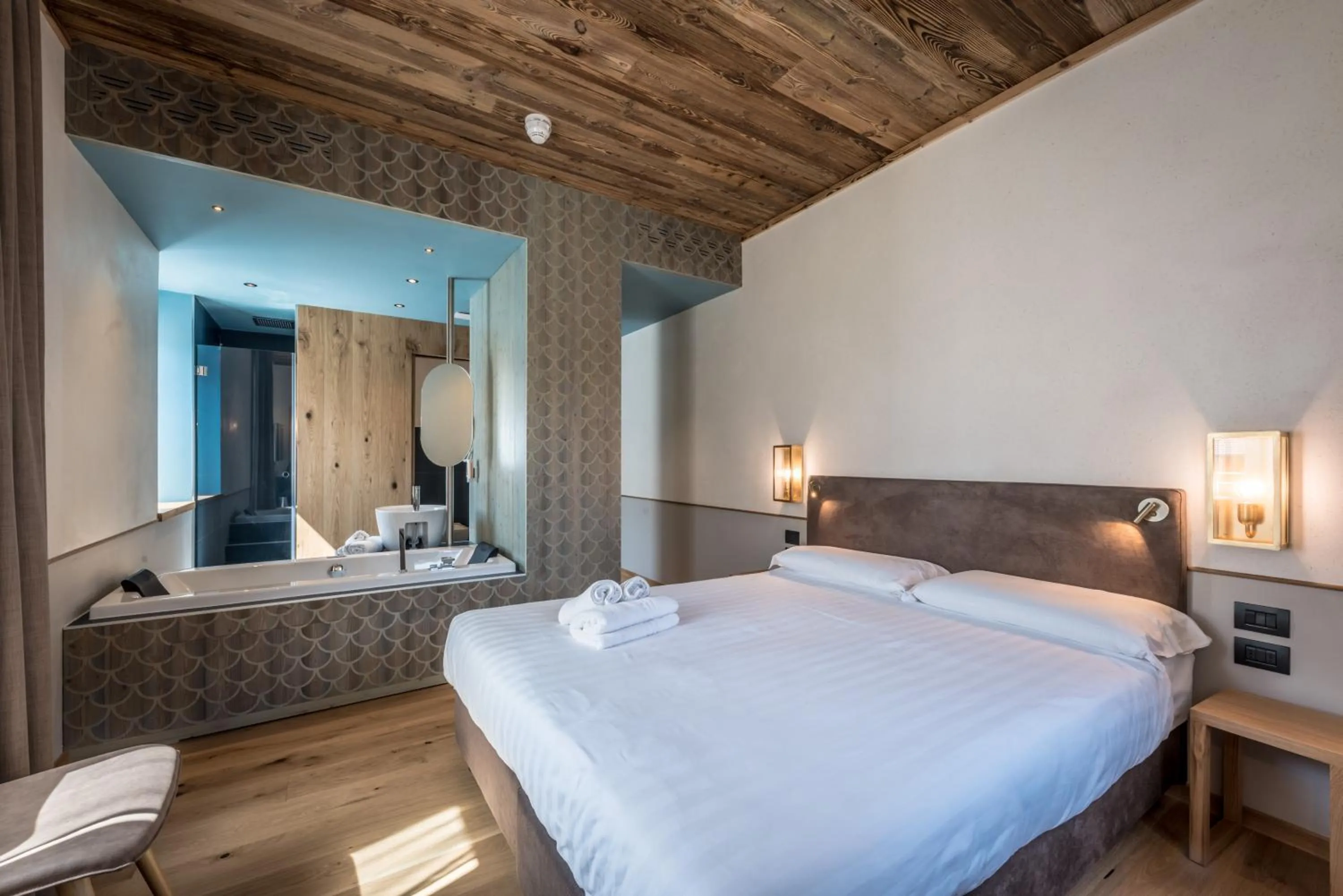 Bed in Good Life Hotel Garden - Private Spa and Pool