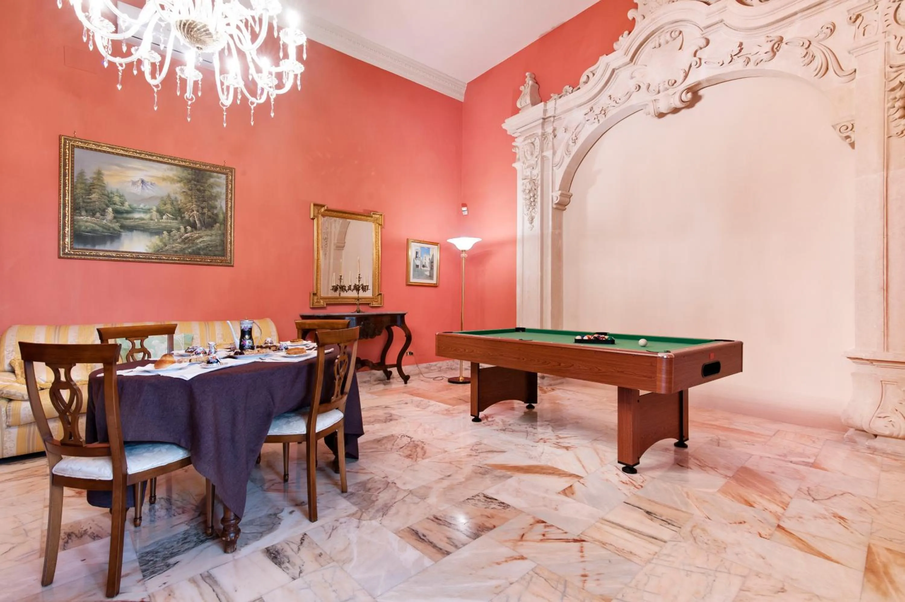 Communal lounge/ TV room in Dimora Corte Lubelli