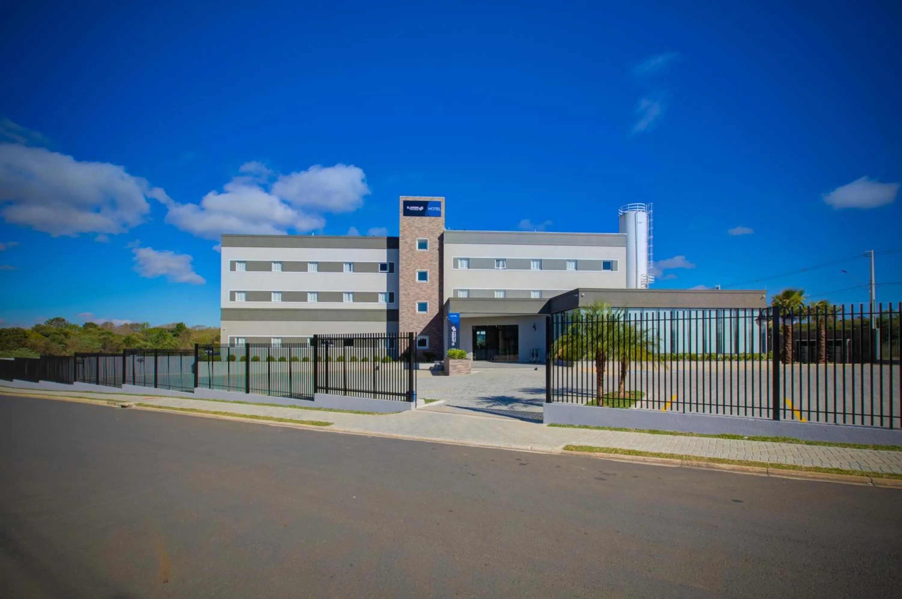 Property building in Slaviero Ponta Grossa