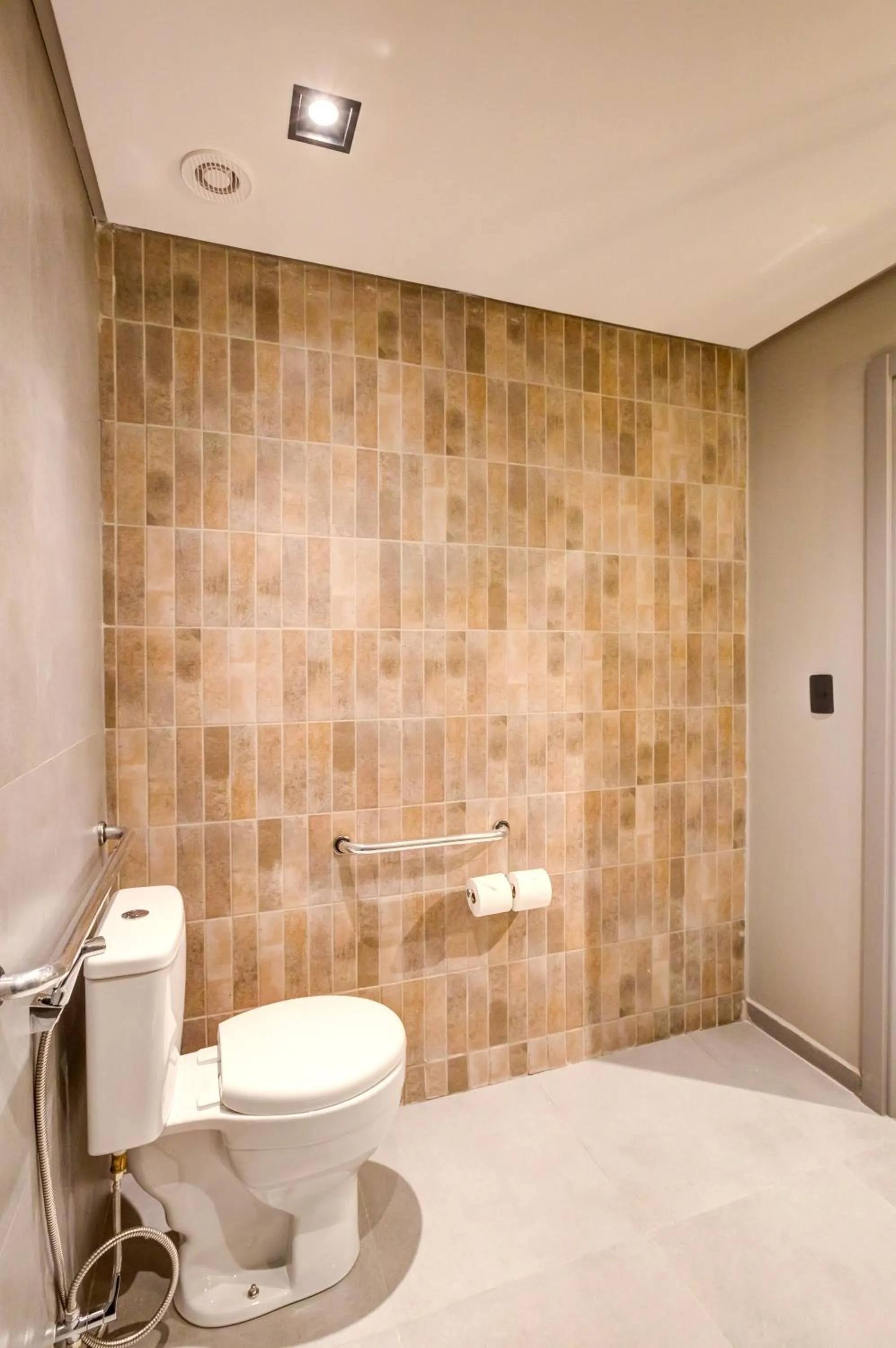 Toilet in Slaviero Ponta Grossa