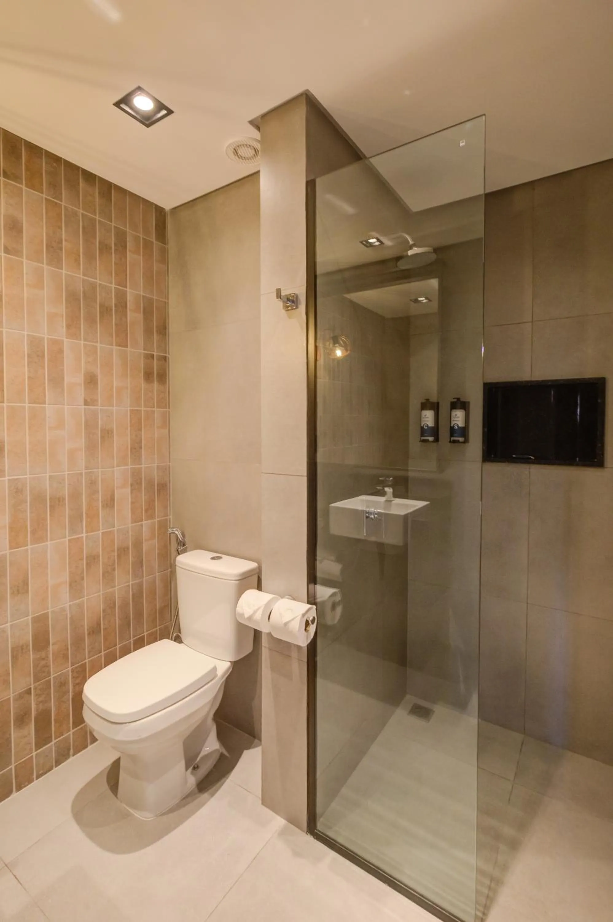 Toilet in Slaviero Ponta Grossa