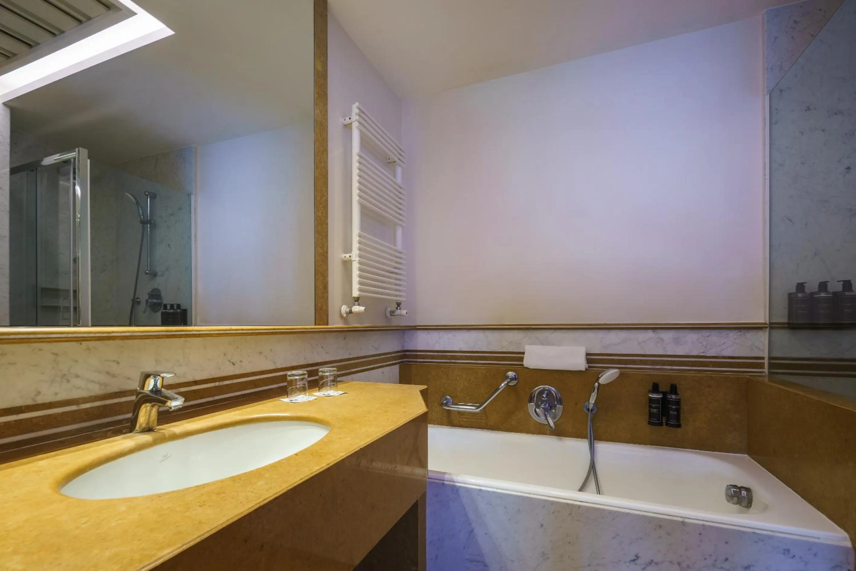 Bathroom in Exe Majestic