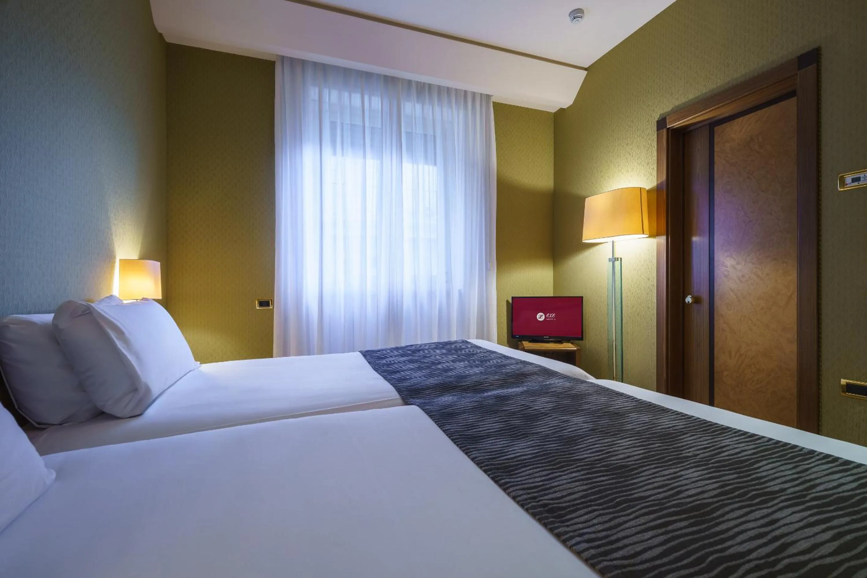 Bedroom, Bed in Exe Majestic