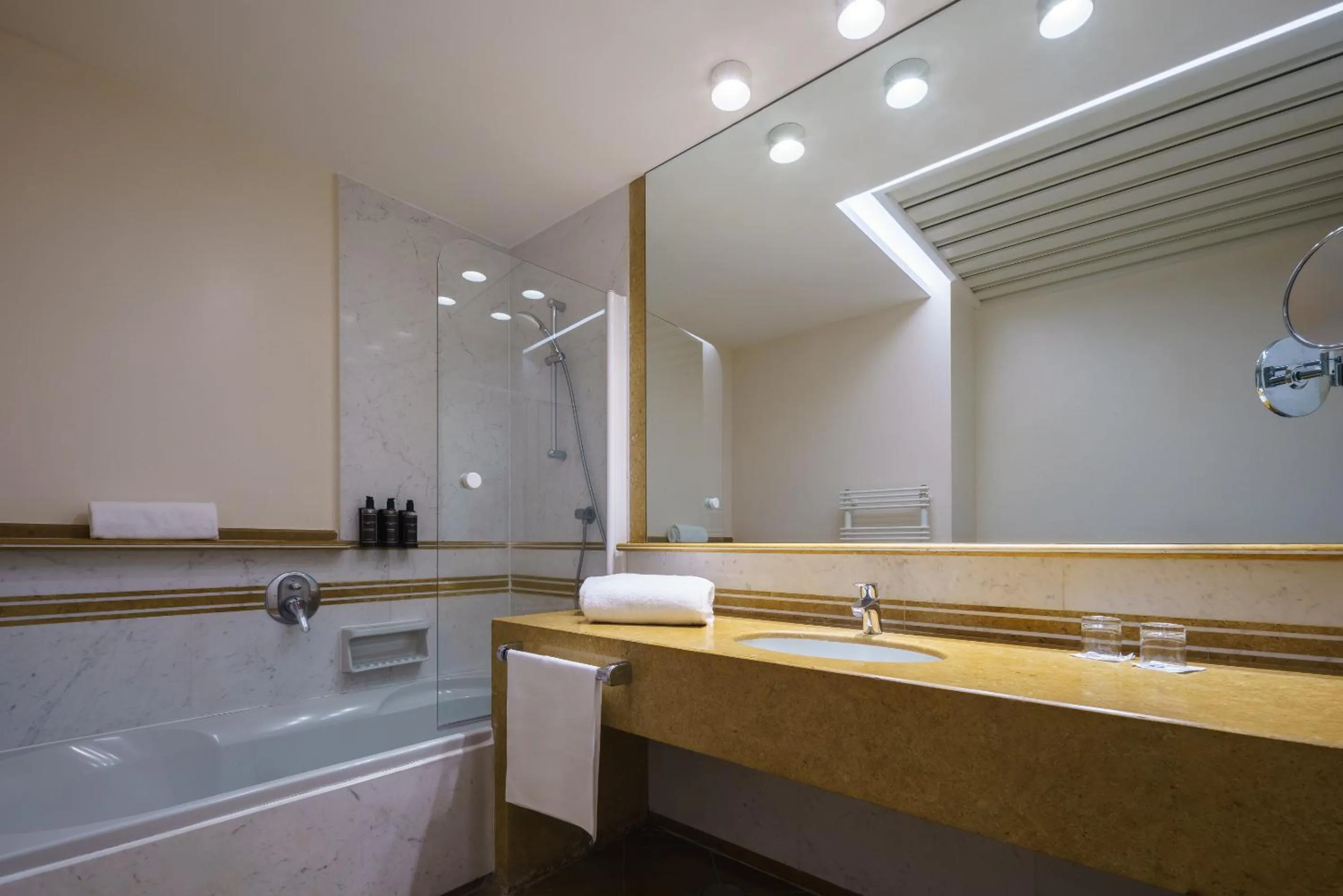 Bathroom in Exe Majestic