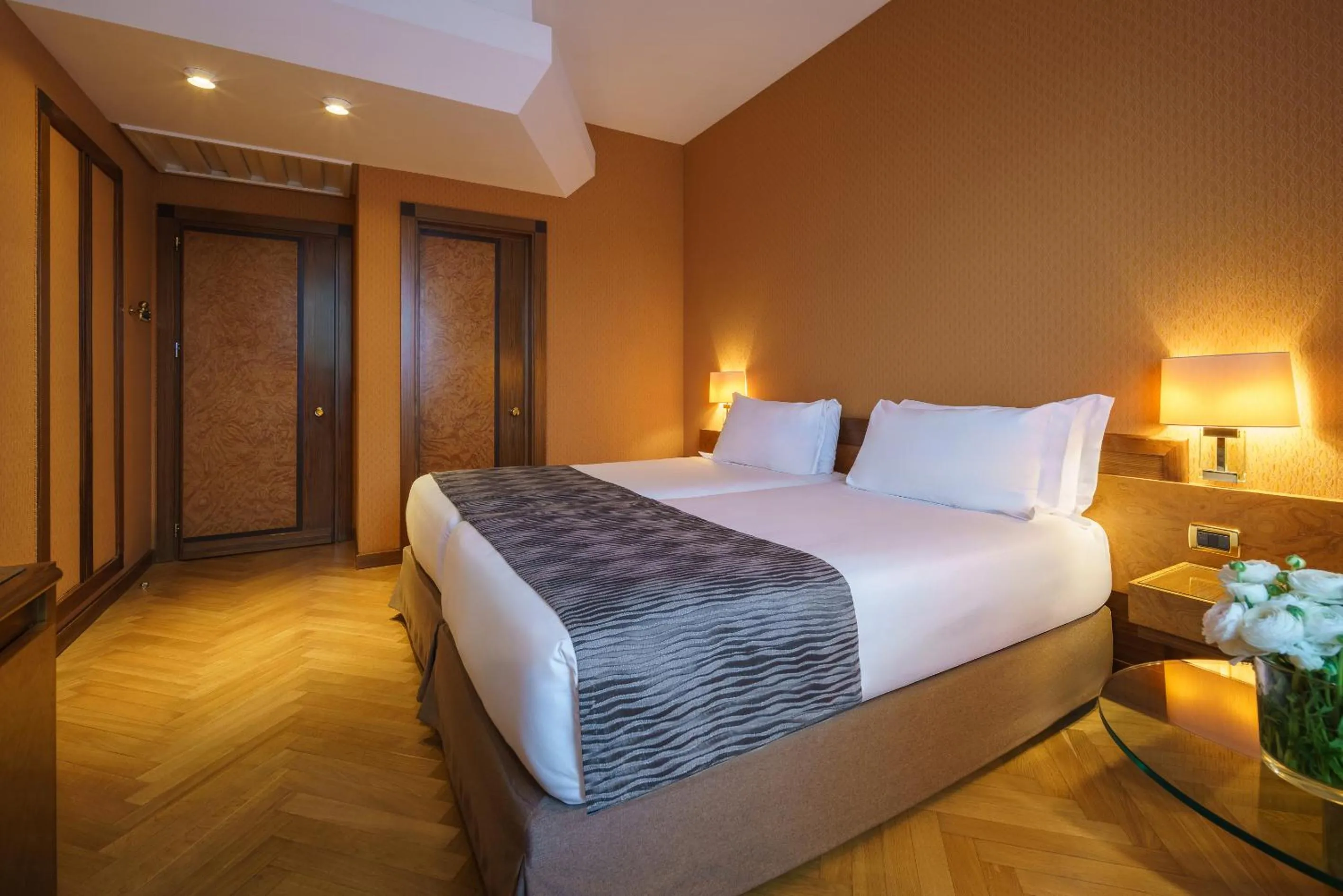 Bedroom, Bed in Exe Majestic