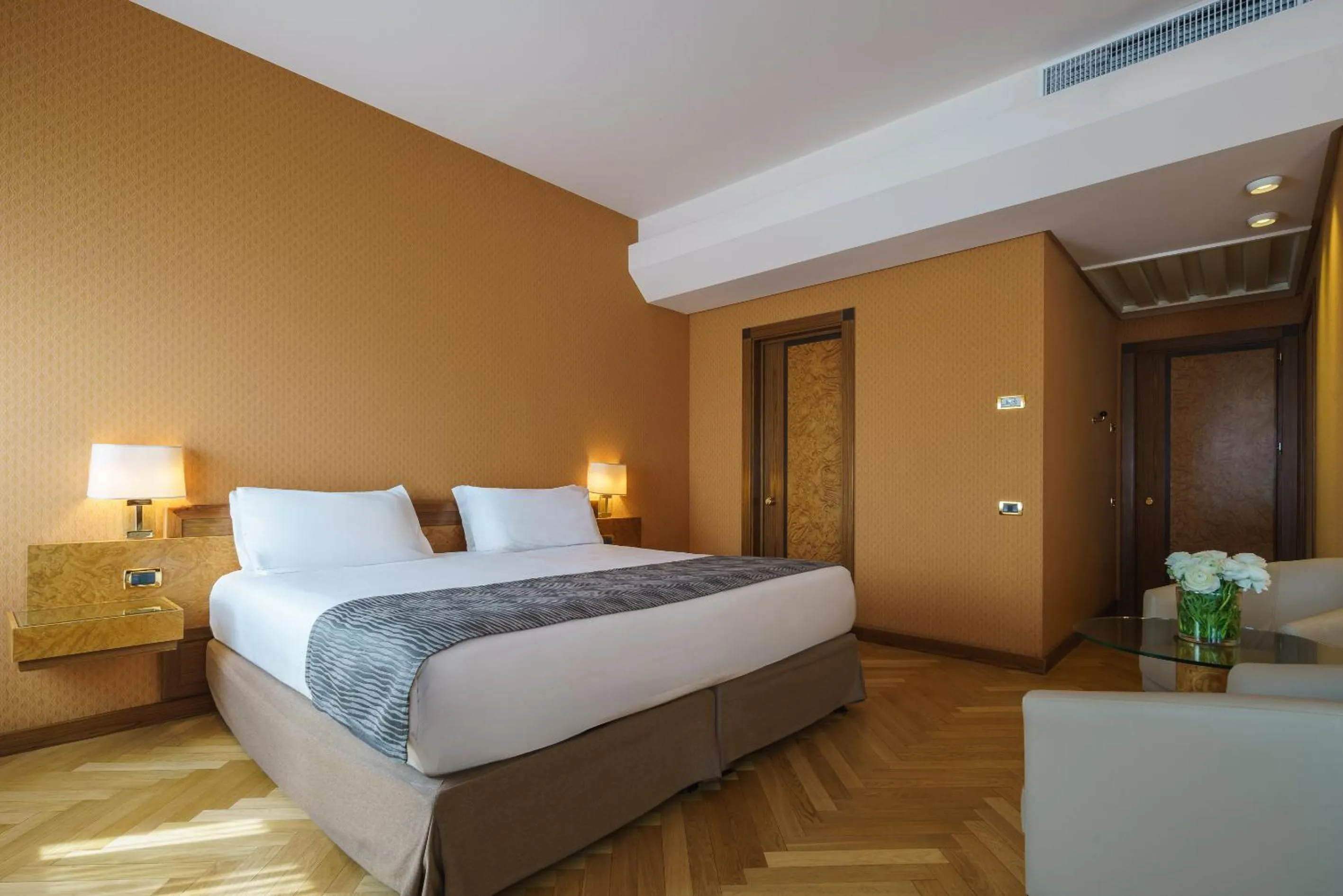 Bedroom, Bed in Exe Majestic