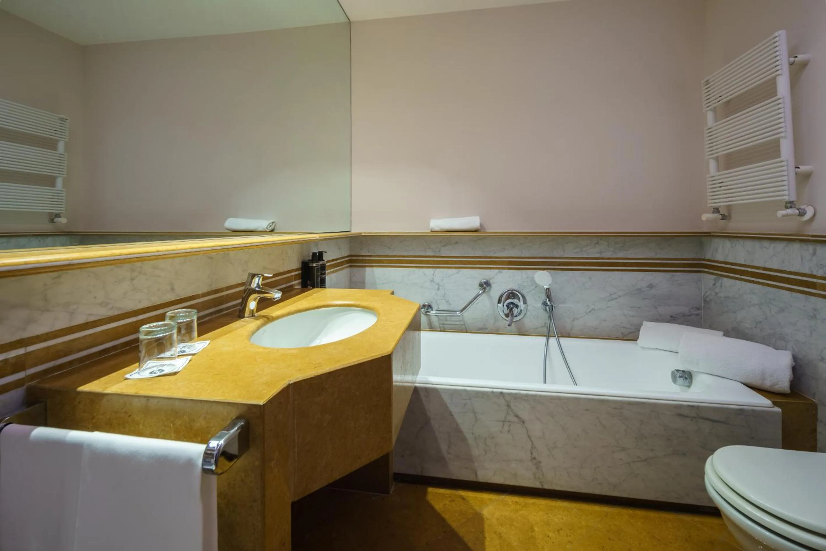 Bathroom in Exe Majestic