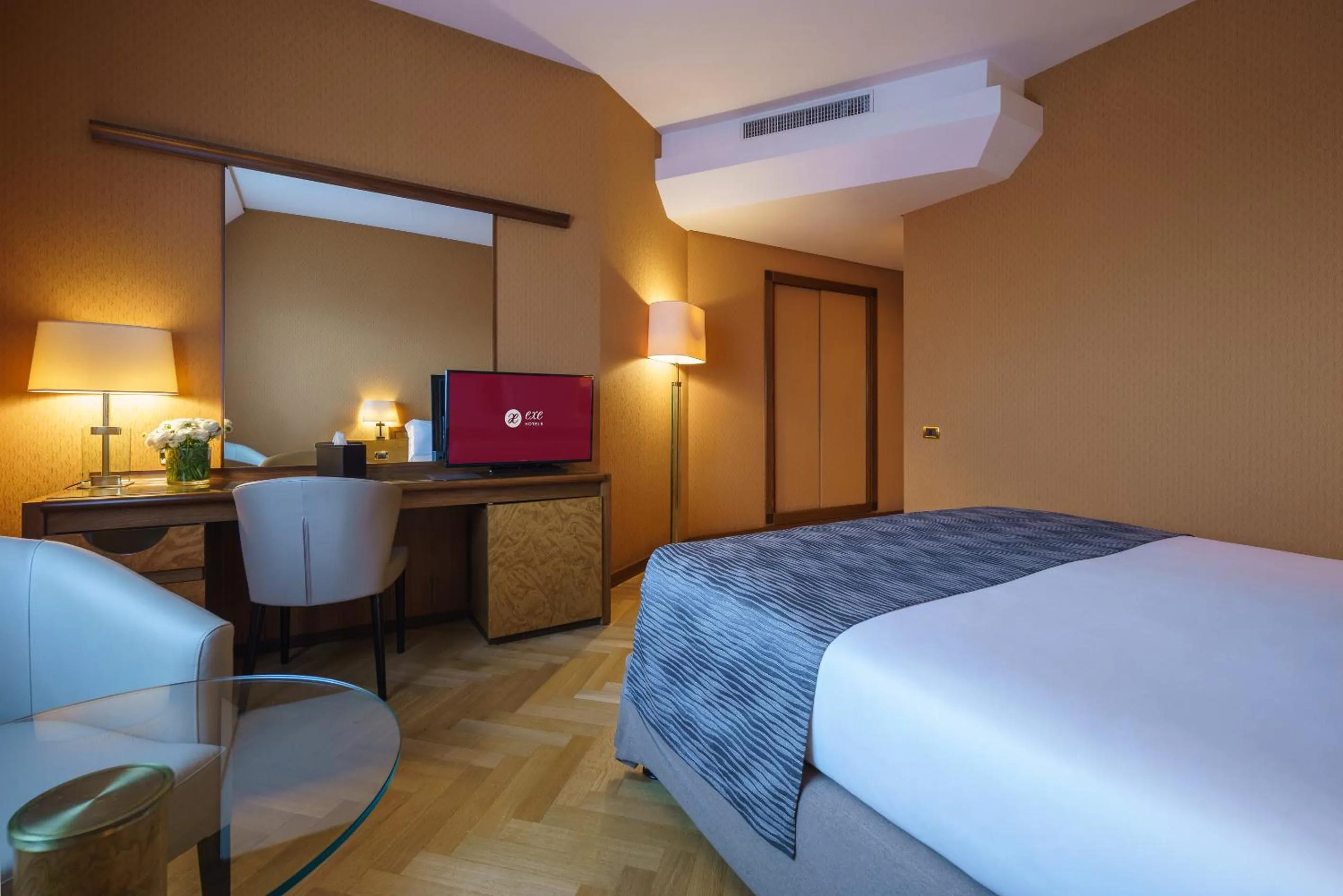 Bedroom, Bed in Exe Majestic