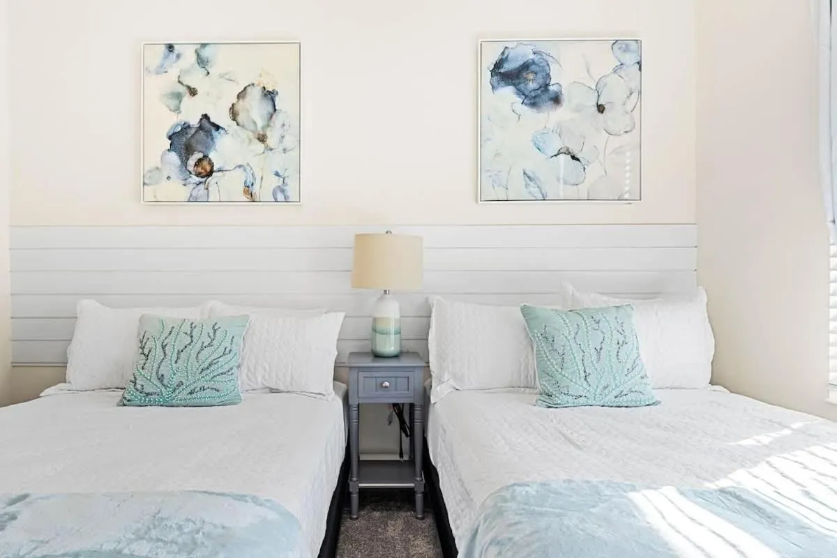 Bed in Sophisticated 6BR at Storey Lake SL2766