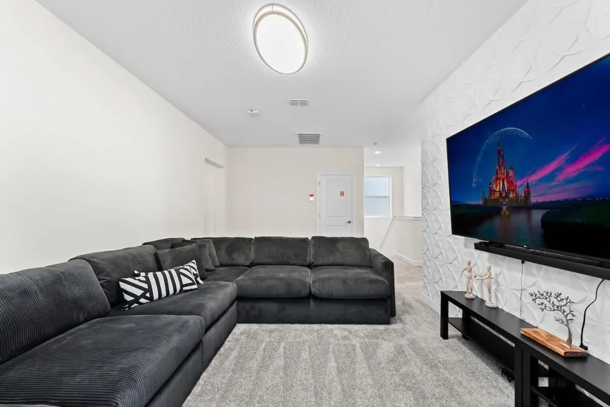 Sophisticated 6BR at Storey Lake SL2766